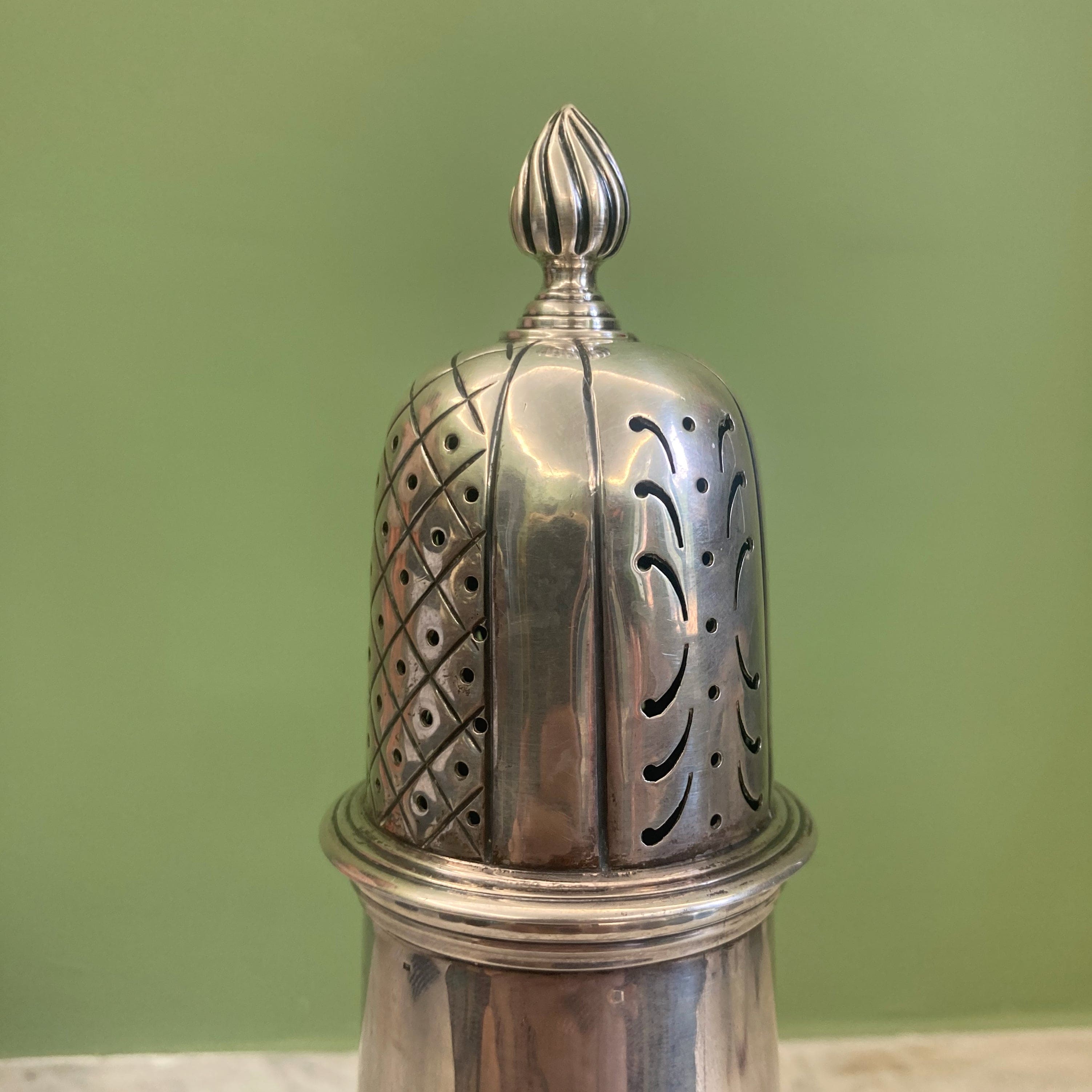 Saupoudreuse en argent massif Anglais Sheffield