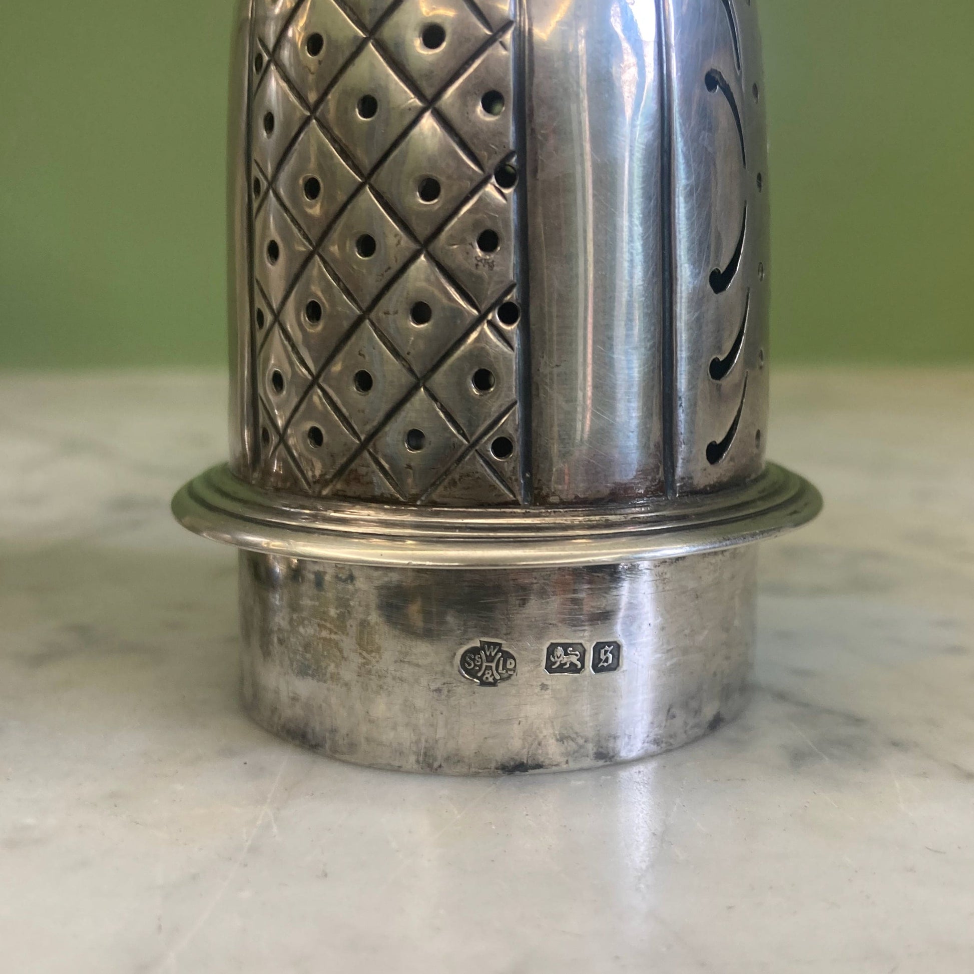 Saupoudreuse en argent massif Anglais Sheffield