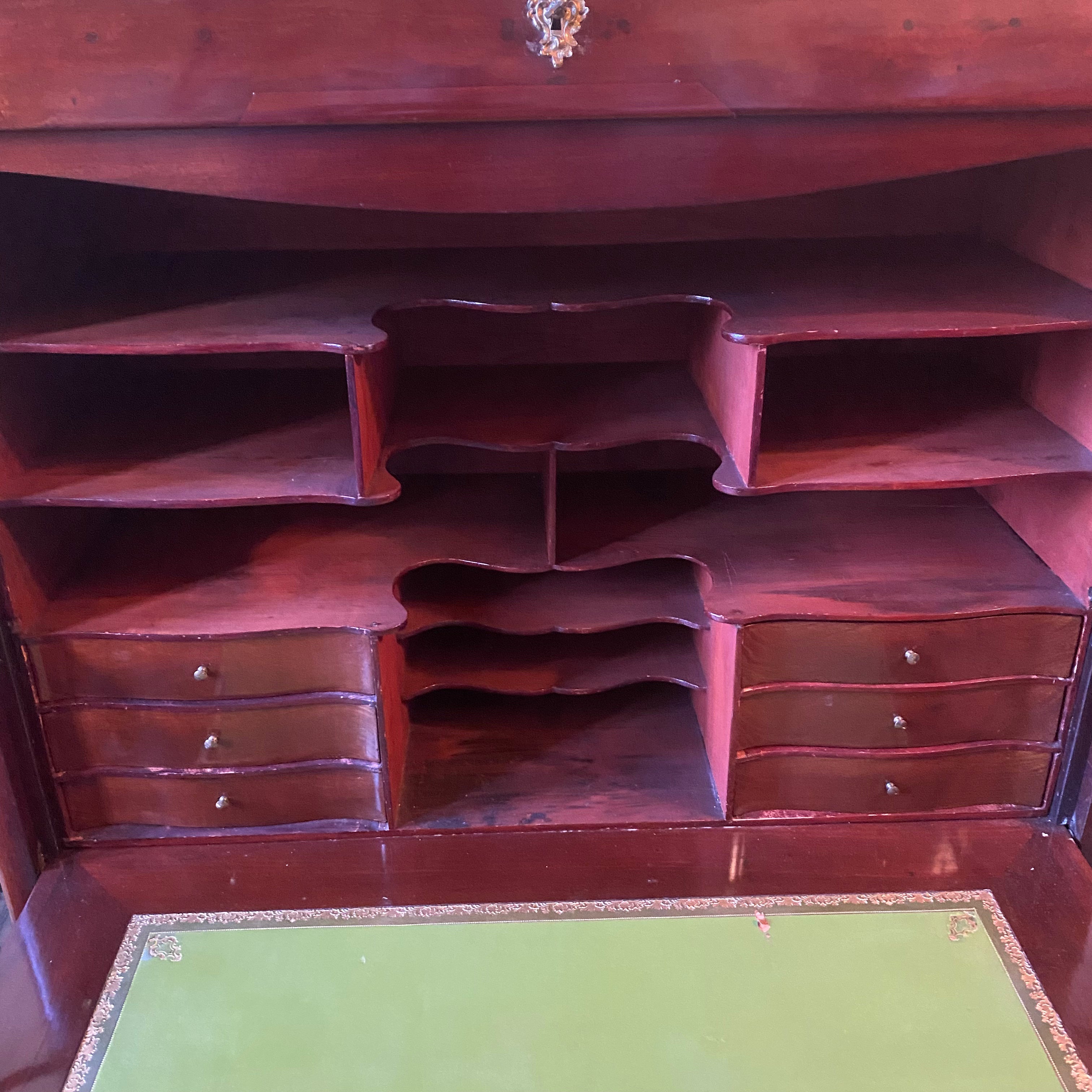 Secrétaire en acajou d' époque Transition 18ème.