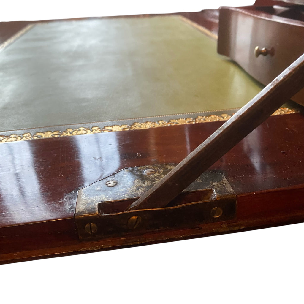 Secrétaire en acajou d' époque Transition 18ème.