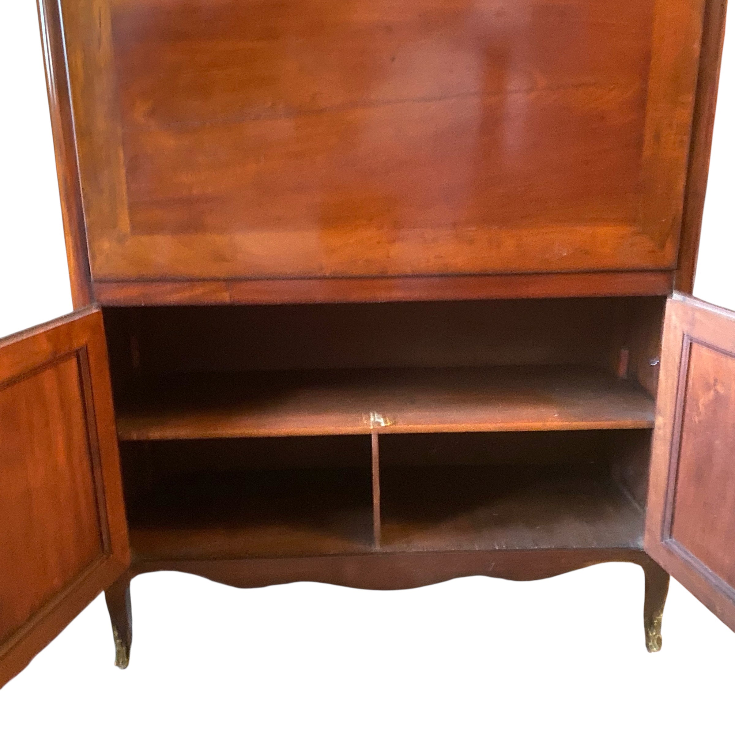 Secrétaire en acajou d' époque Transition 18ème.