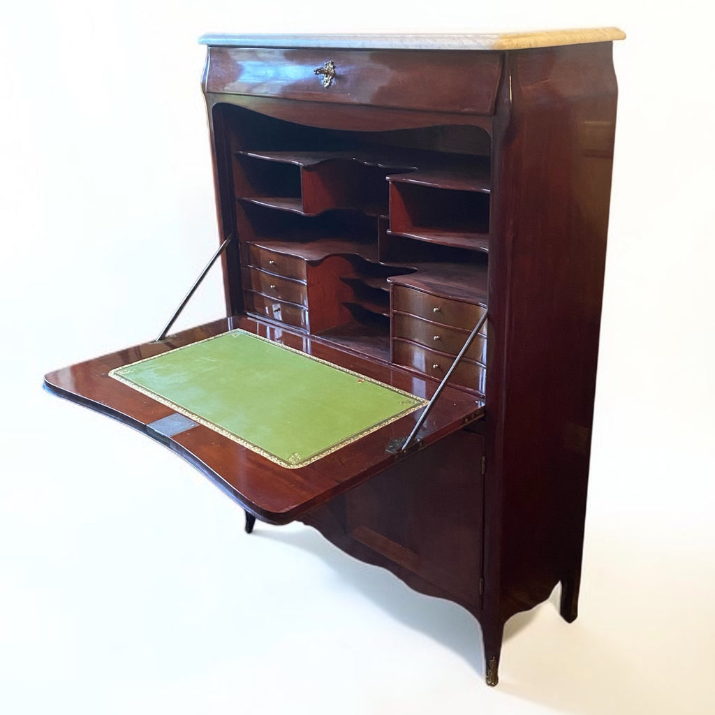 Secrétaire en acajou d' époque Transition 18ème.