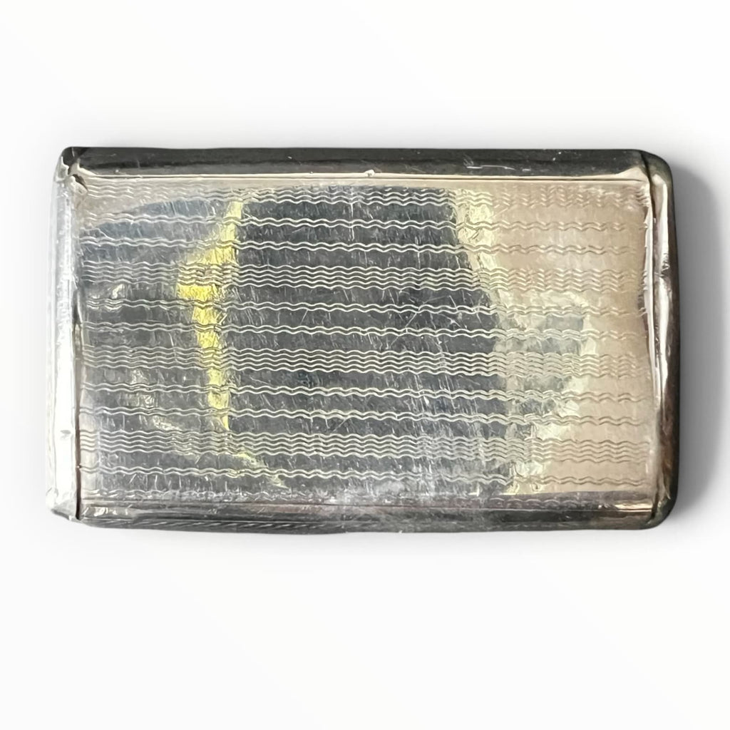 Tabatière de poche ancienne en argent massif décor du dos.