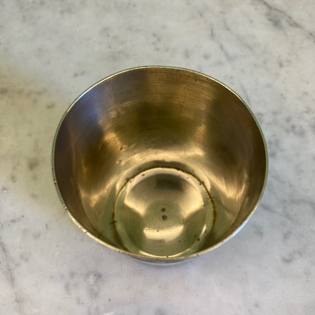 Timbale à décor d' une frise de pampres en argent massif.