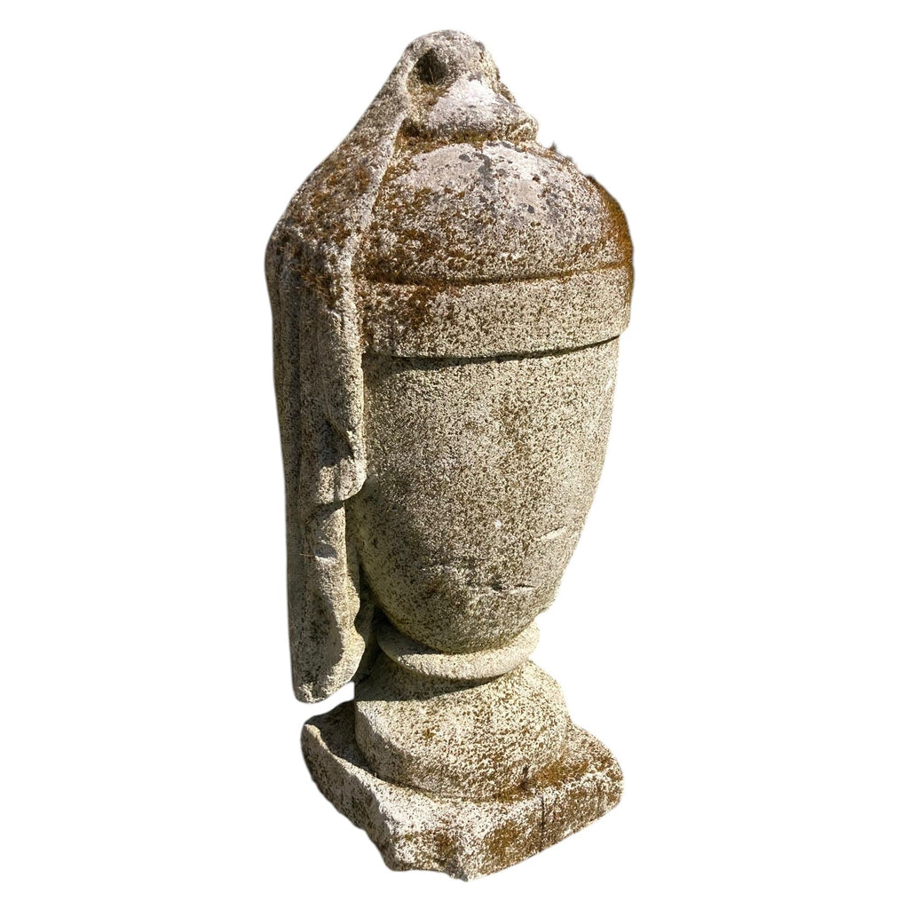 Vase couvert, urne en pierre sculptée  ancienne