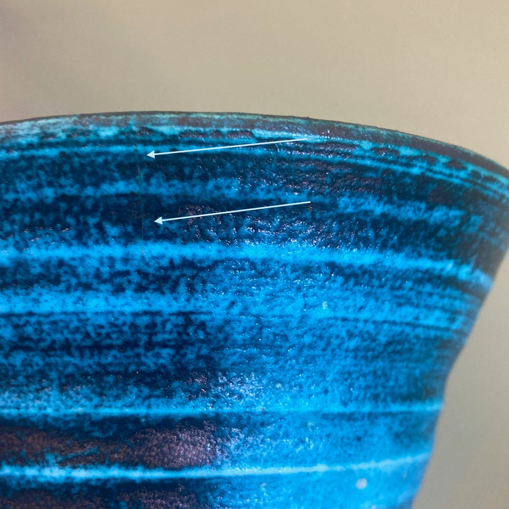 Vase en grés émaillé bleu signé Accolay