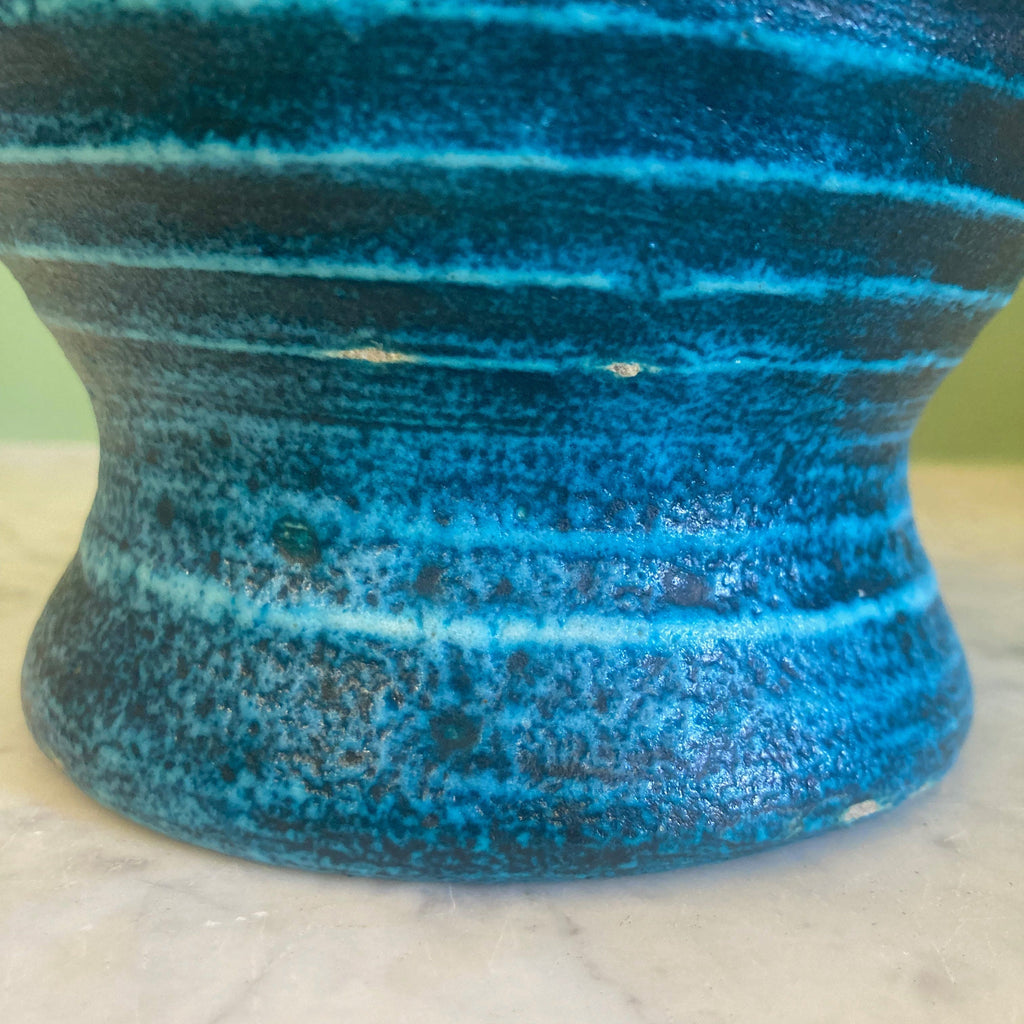 Vase en grés émaillé bleu signé Accolay