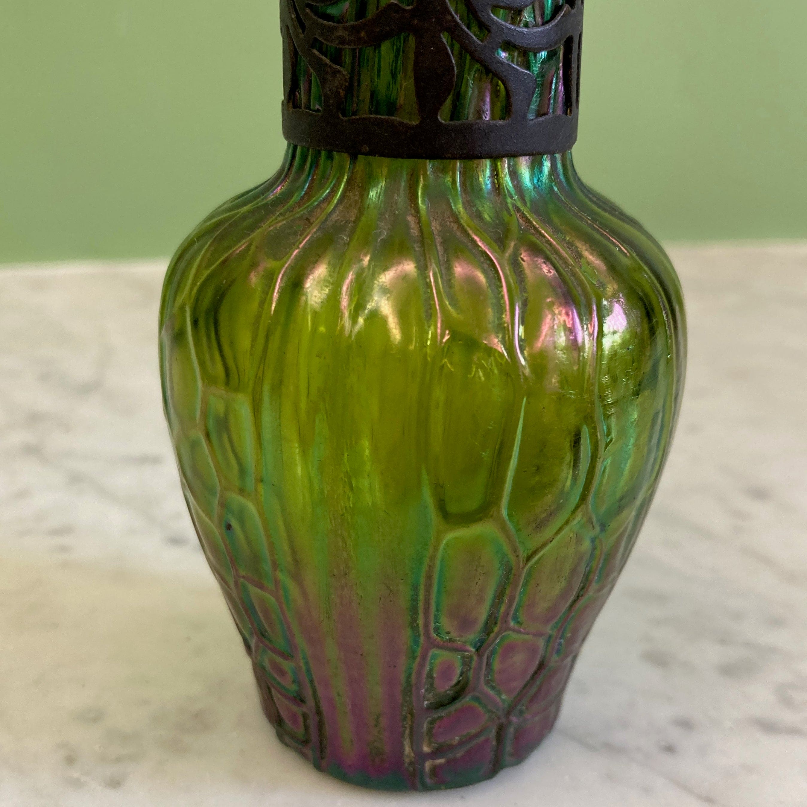 Vase art nouveau à reflets irisés