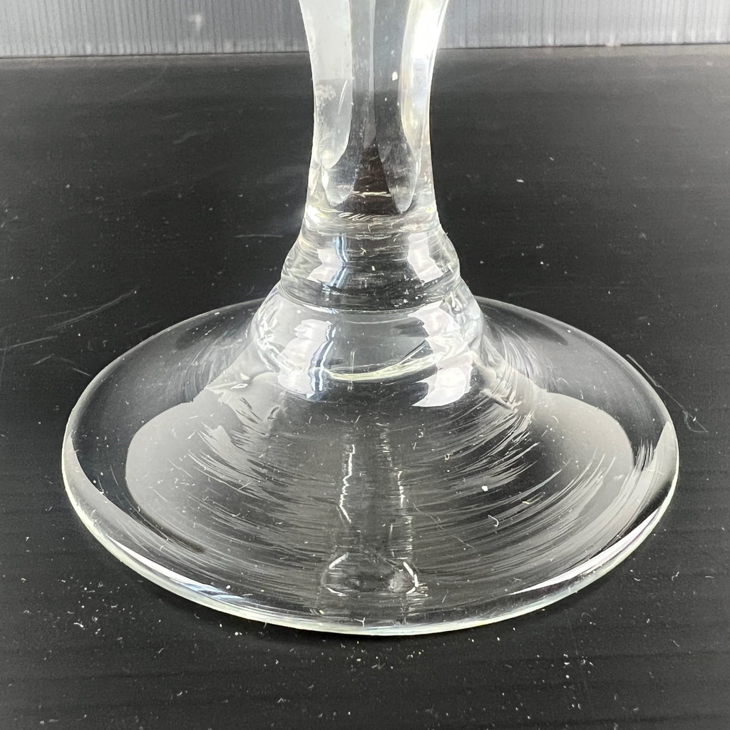 Détail du pied du verre de silésie