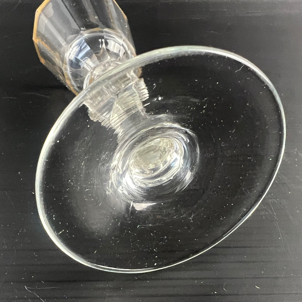 Détail de la base du verre de silésie