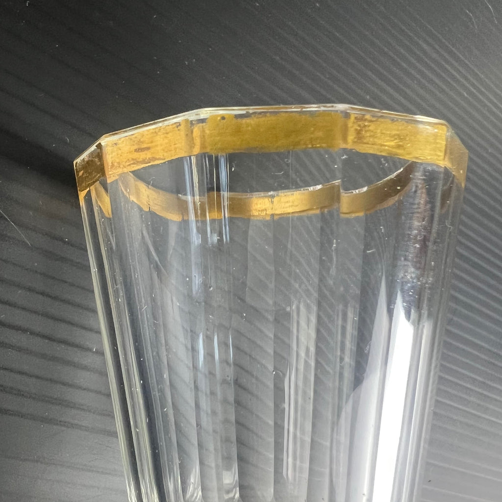 Détail du filet doré du verre de silésie