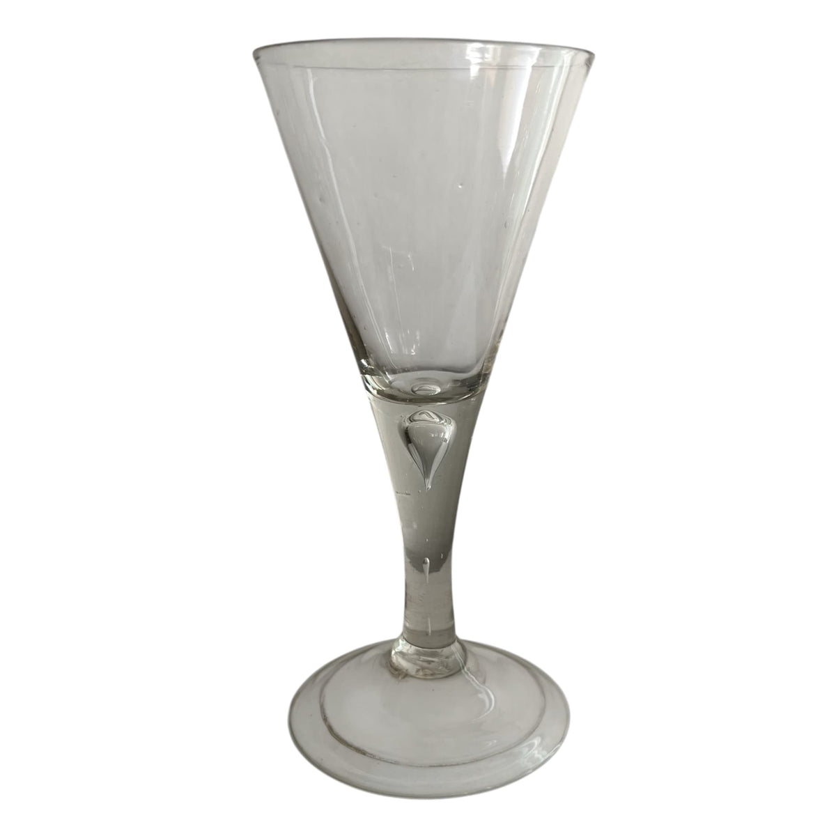 Grand verre à vin de forme cornet du XVIIIe siècle en verre soufflé avec goutte d'air dans la jambe.