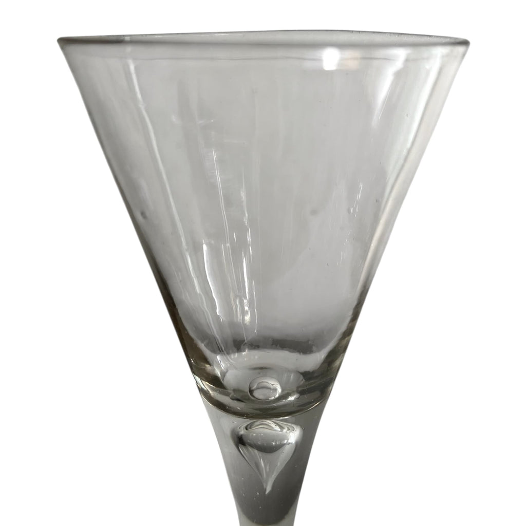 Grand verre à vin de forme cornet du XVIIIe siècle en verre soufflé avec goutte d'air dans la jambe.