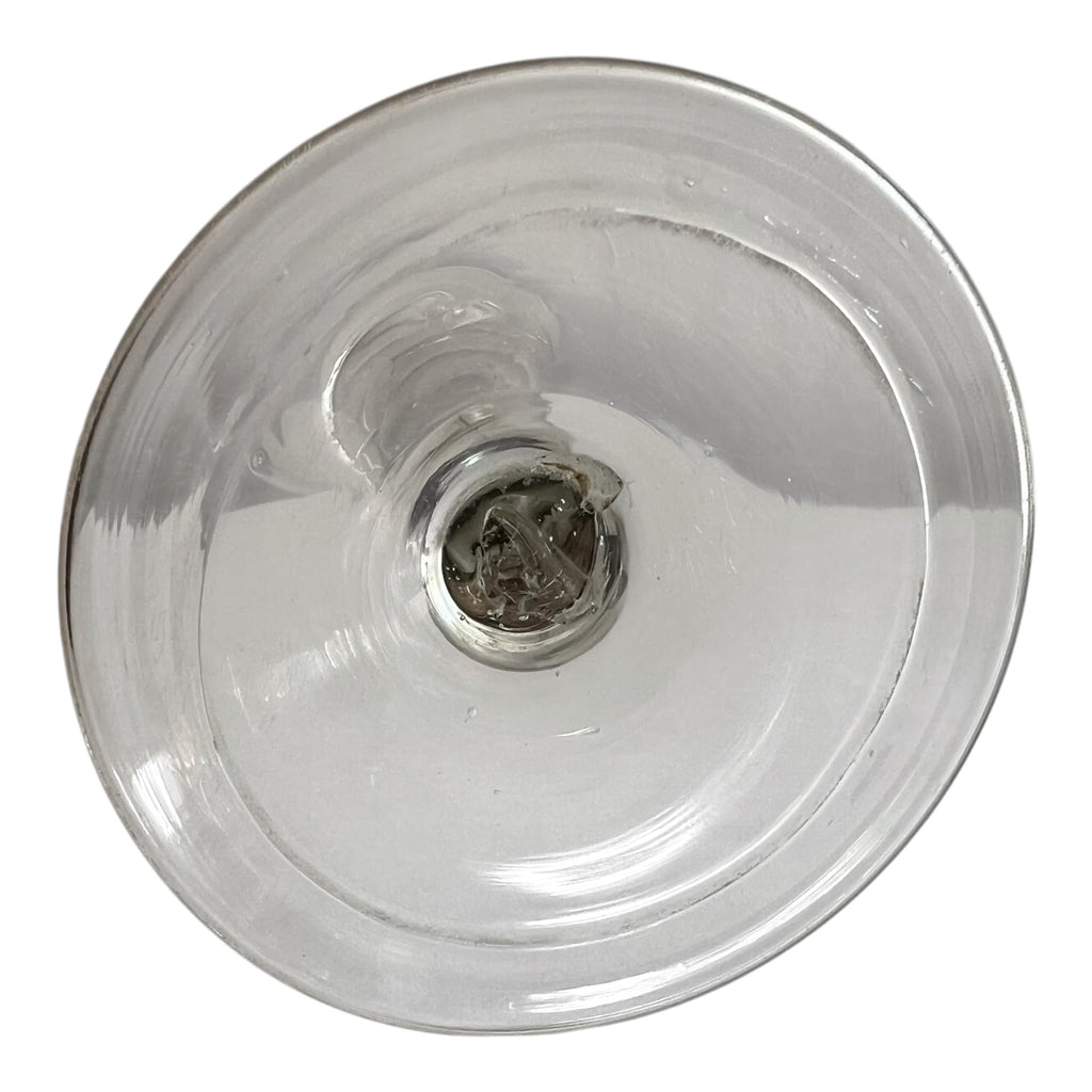 Grand verre à vin de forme cornet du XVIIIe siècle en verre soufflé avec goutte d'air dans la jambe.