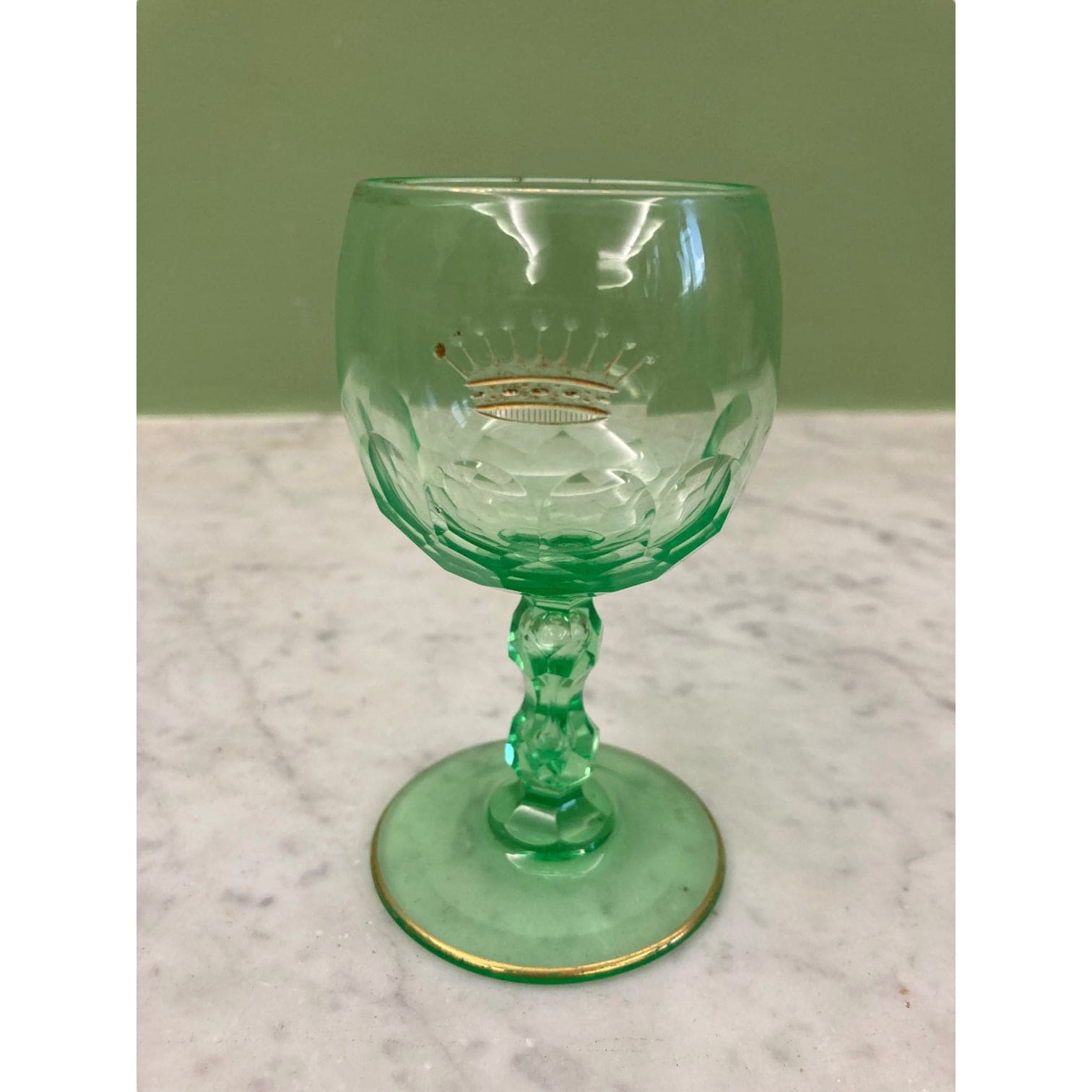 verre ouraline en cristal décor d' une couronne comtale