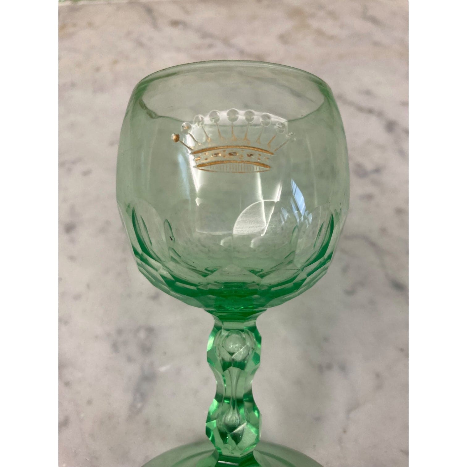 verre ouraline en cristal décor d' une couronne comtale