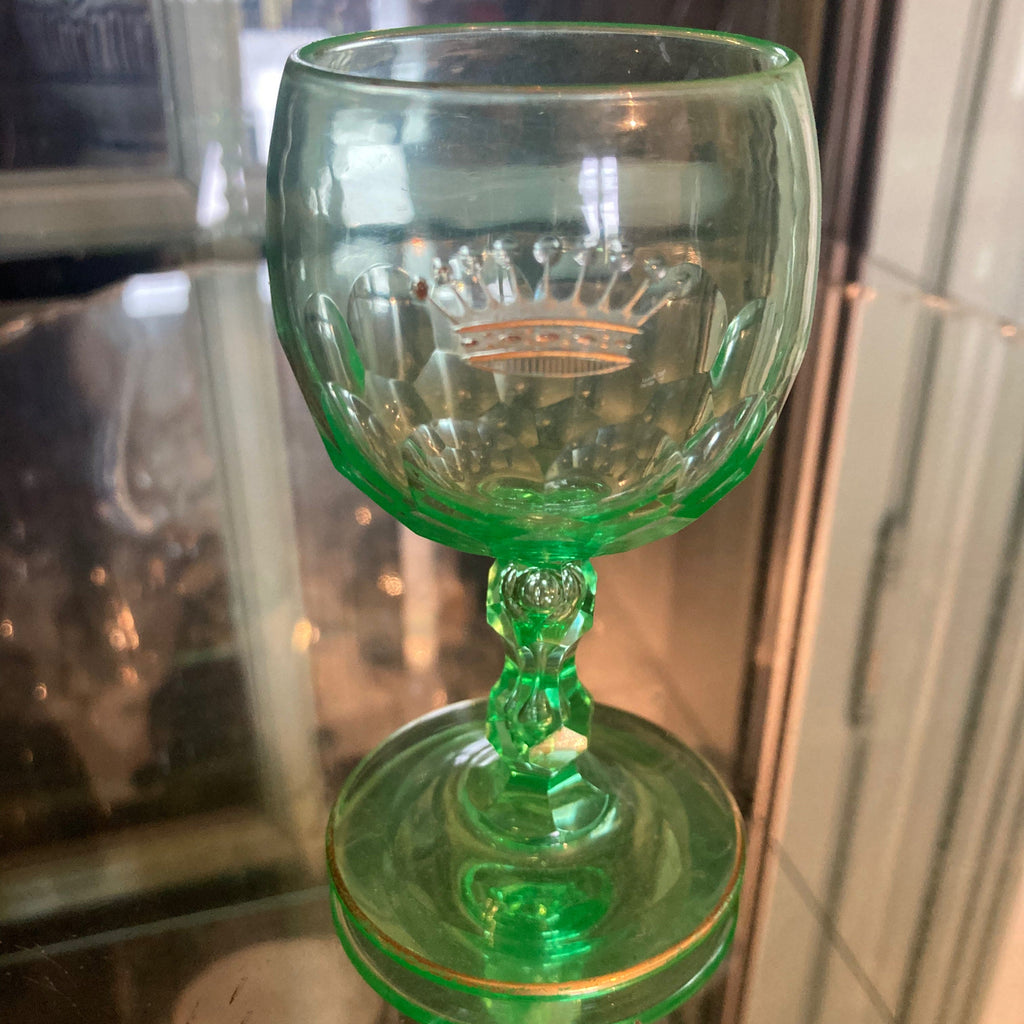 verre ouraline en cristal décor d' une couronne comtale