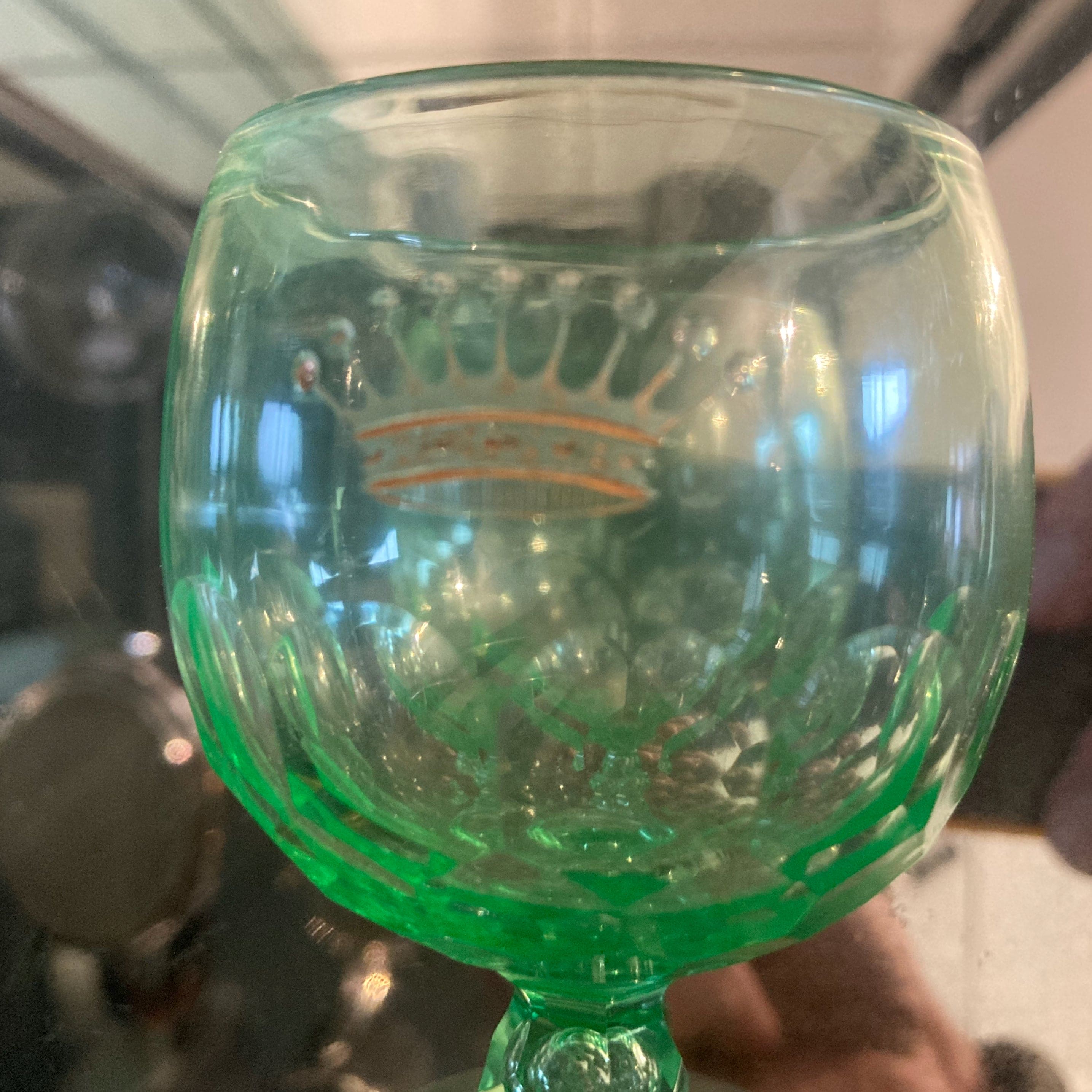 verre ouraline en cristal décor d' une couronne comtale