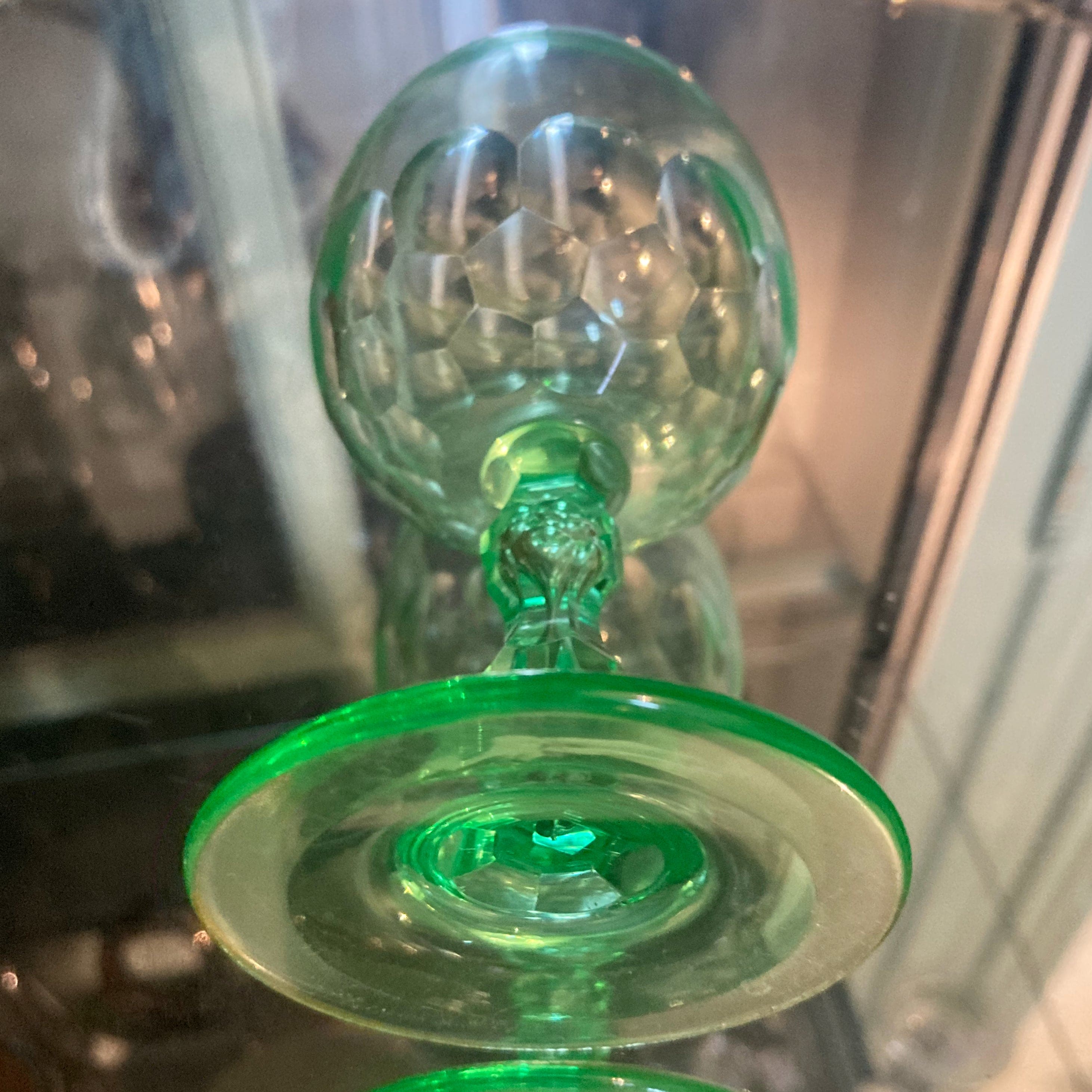 verre ouraline en cristal décor d' une couronne comtale