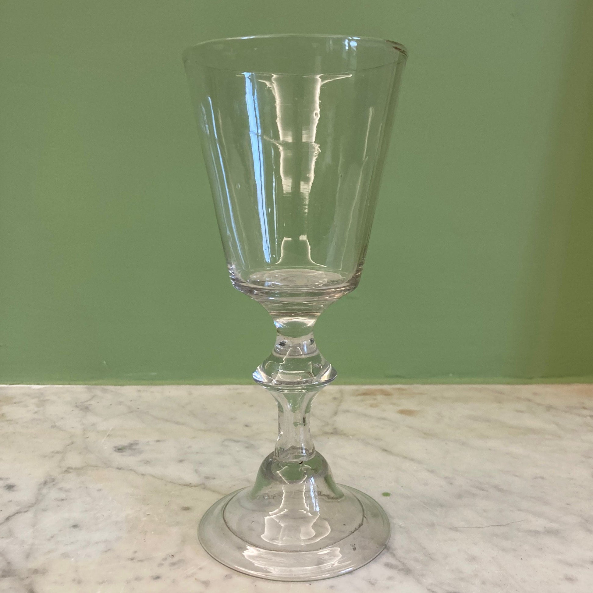 Grand verre soufflé  dit Bourguignon 18ème siècle 