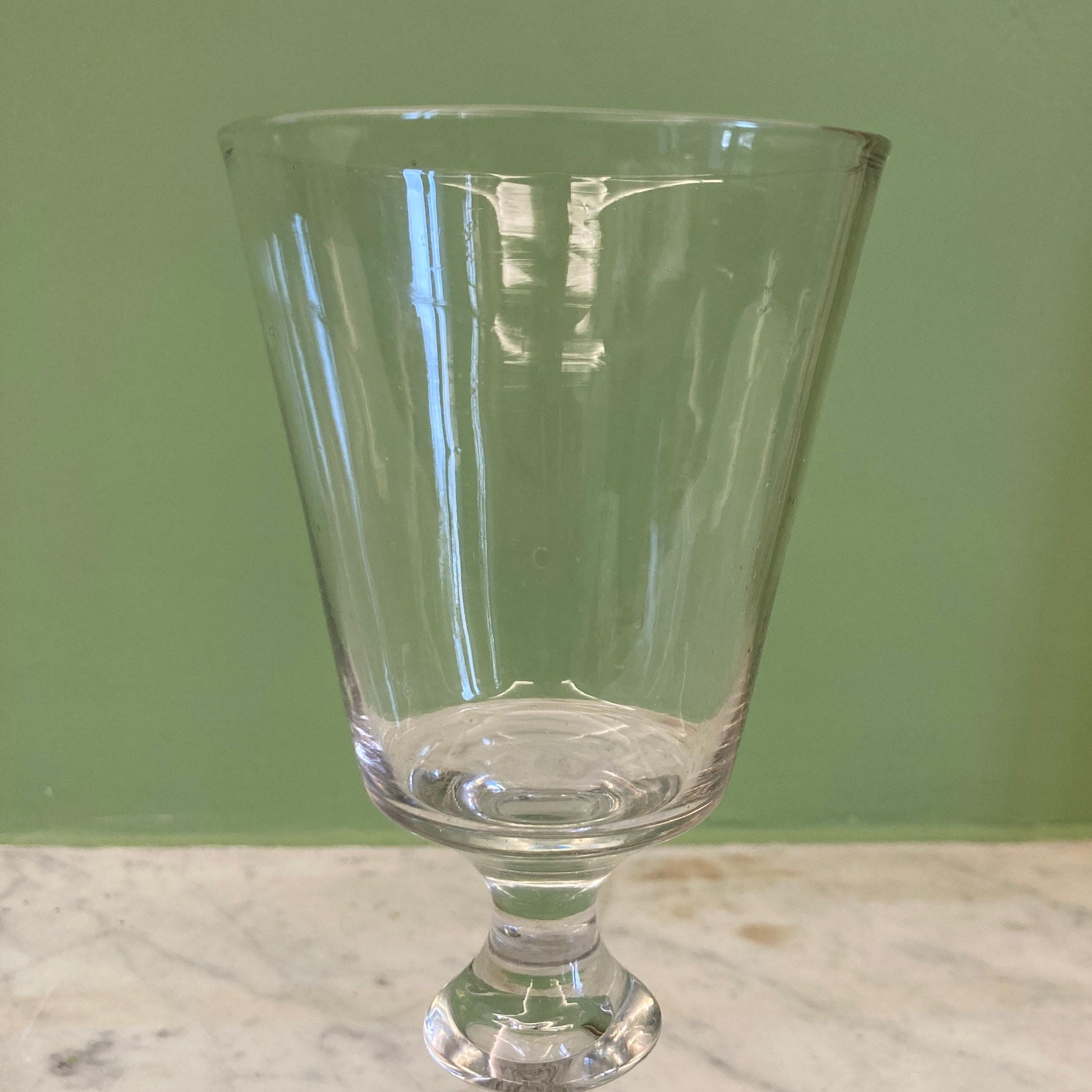 Grand verre soufflé  dit Bourguignon 18ème siècle 