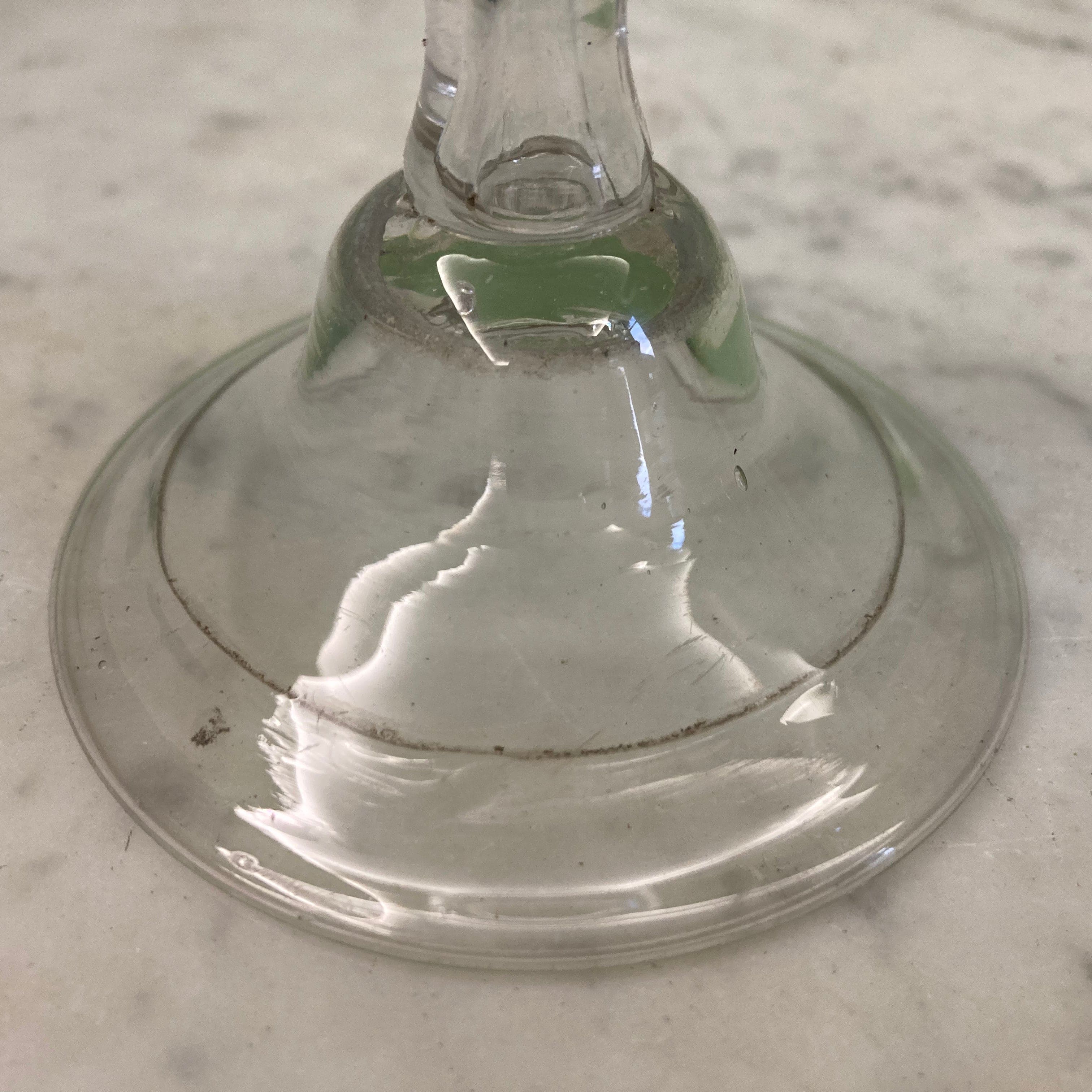 Grand verre soufflé  dit Bourguignon 18ème siècle