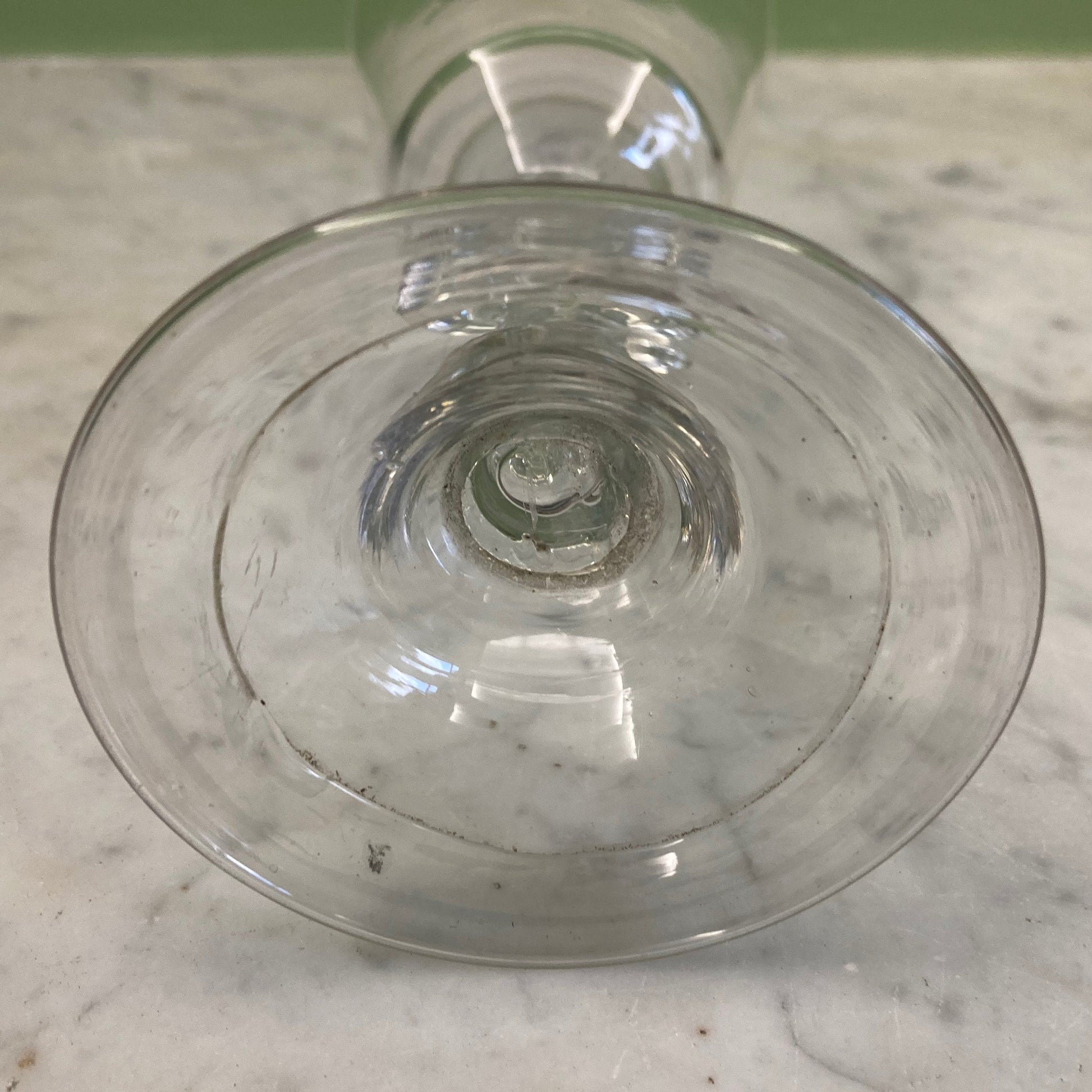 Grand verre soufflé  dit Bourguignon 18ème siècle 