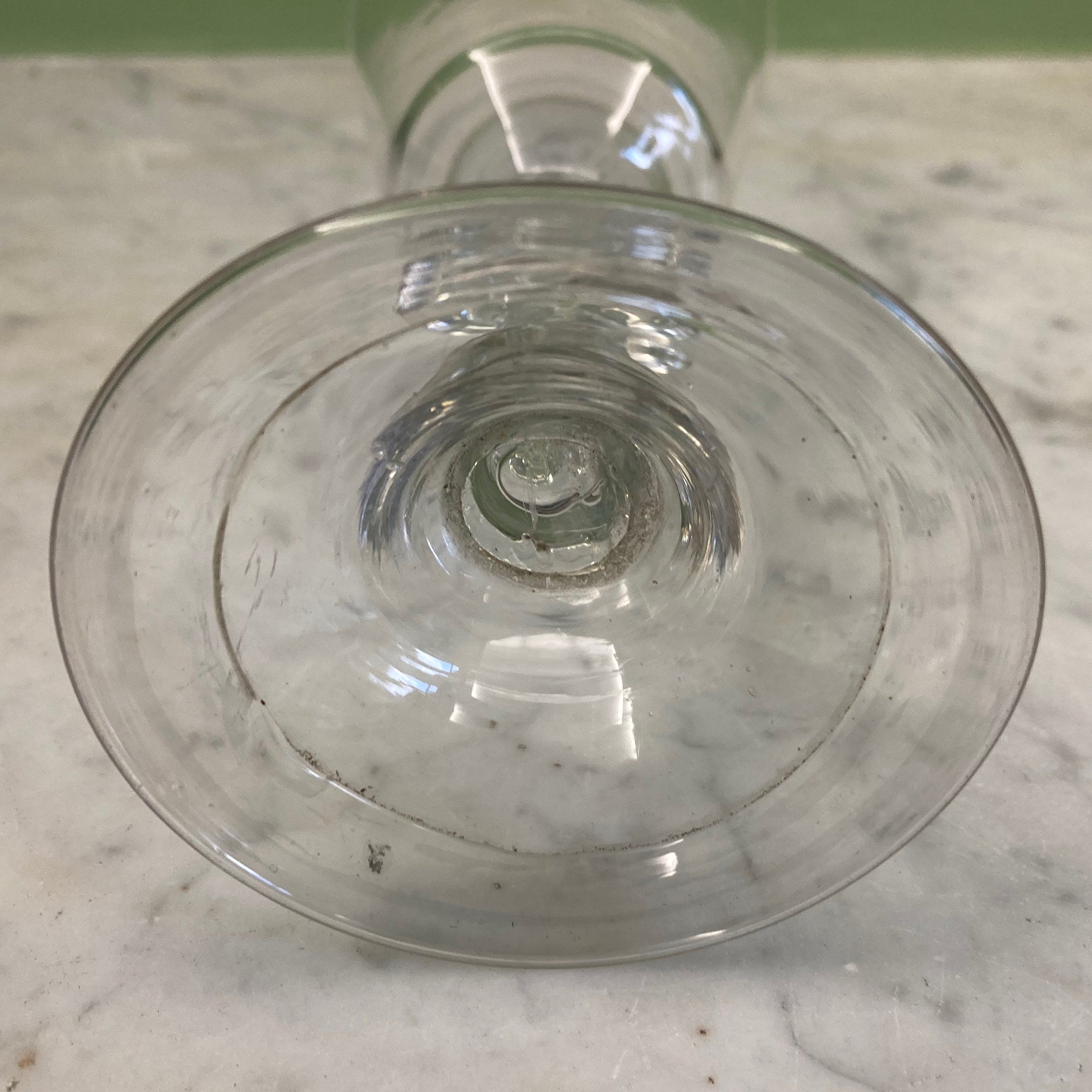 Grand verre soufflé  dit Bourguignon 18ème siècle