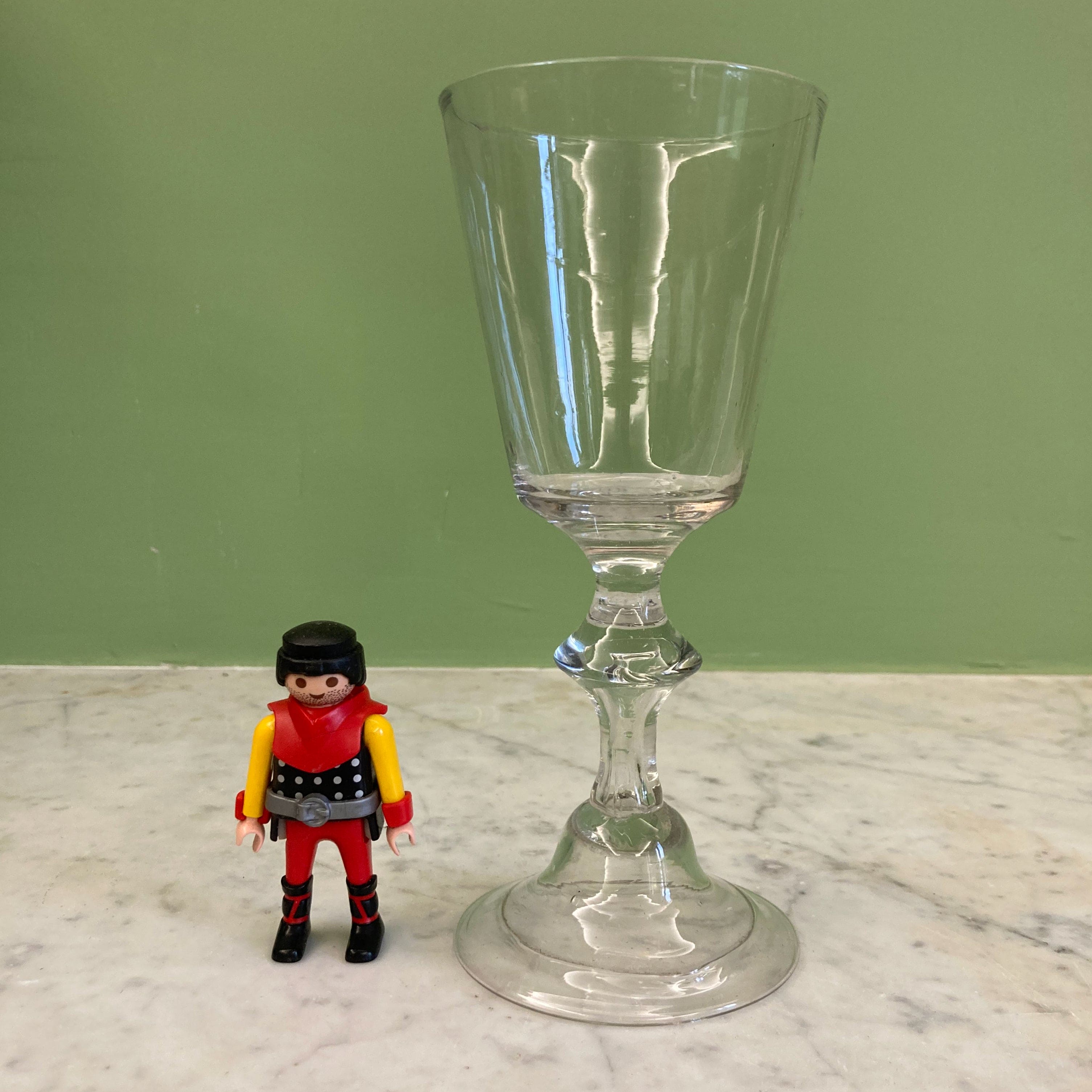 Grand verre soufflé  dit Bourguignon 18ème siècle