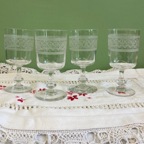 4 Grands verres à vin en cristal gravé début 20e.