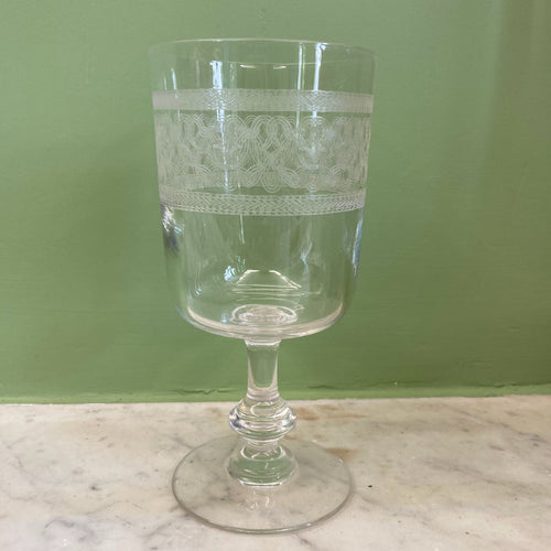 4 Grands verres à vin en cristal gravé début 20e.