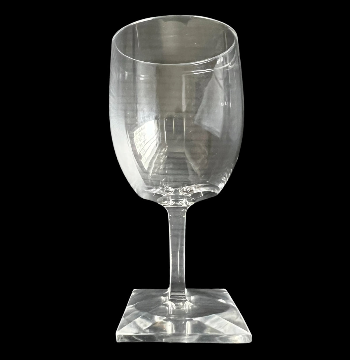  verresà pied en cristal au design moderniste d'époque Art Déco circa 1930.
