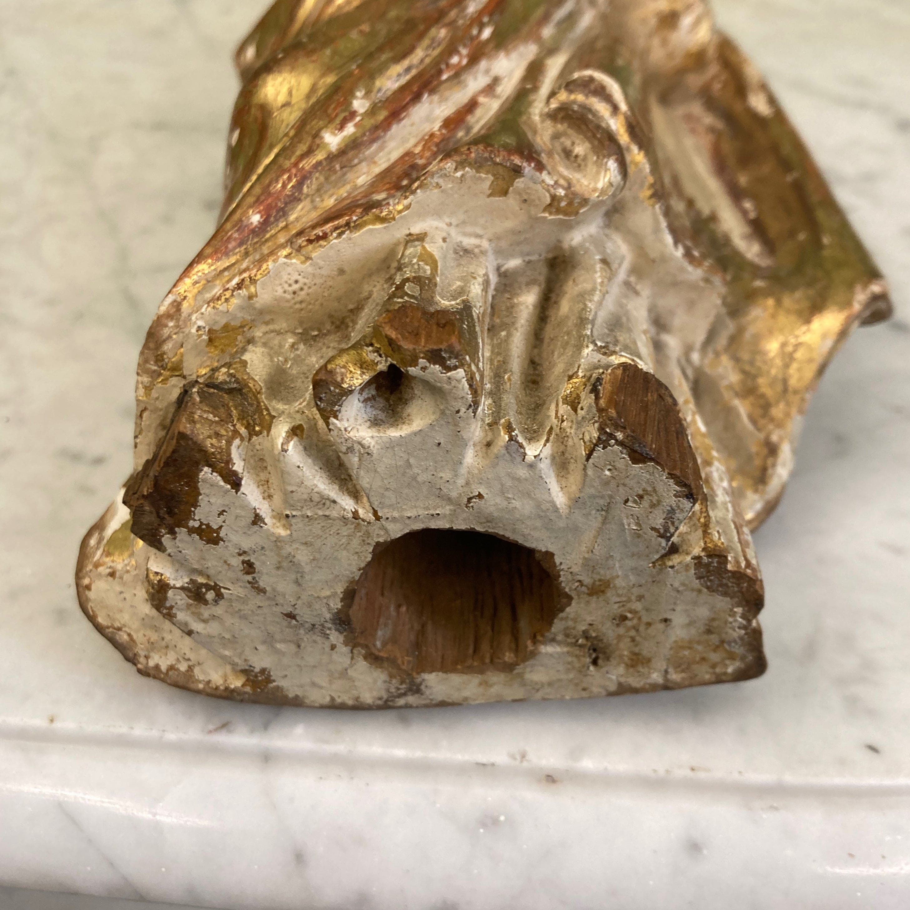 Vierge à l' Enfant en bois doré 18e.