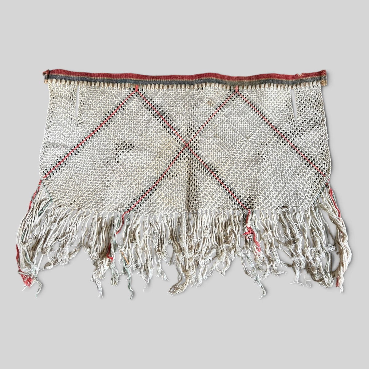 Émouchette à bœufs ancienne viramoscas en mailles de fil naturel, art populaire de Chalosse Landes.