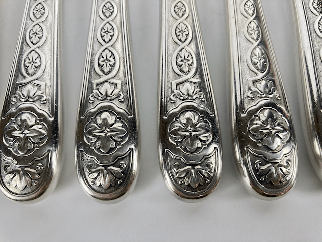 Maison Christofle 12 Large Knives Villeroy model + Box