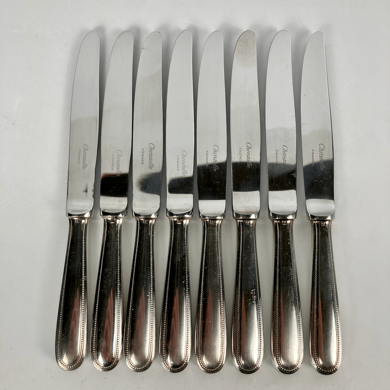 Maison Christofle 8 couteaux à entremets perles