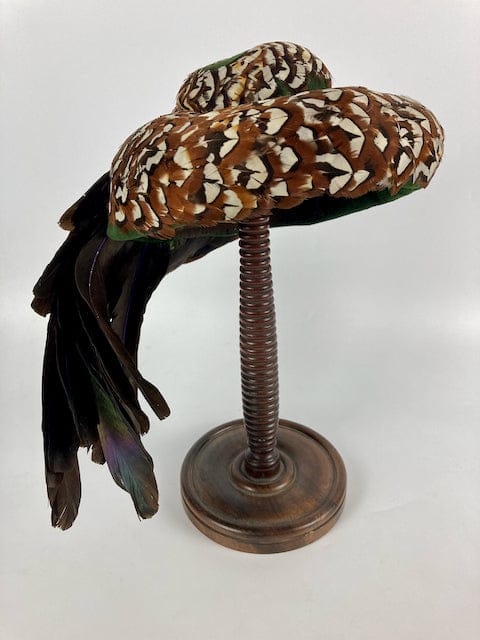 Le Monnier Modiste Haute Couture Hat с фазаном и перьями петуха 1940