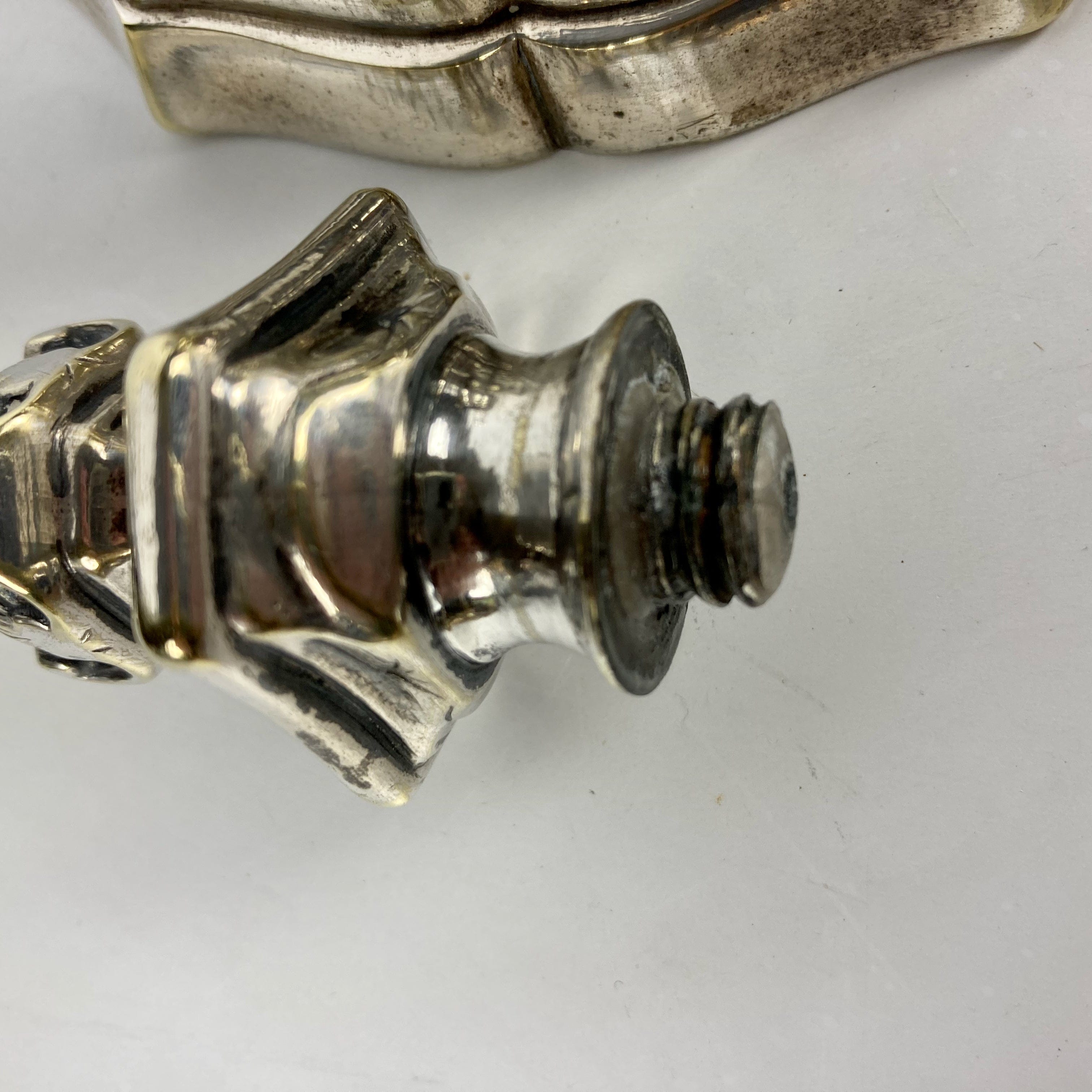 Paire de bougeoirs régence xviii ème bronze argenté