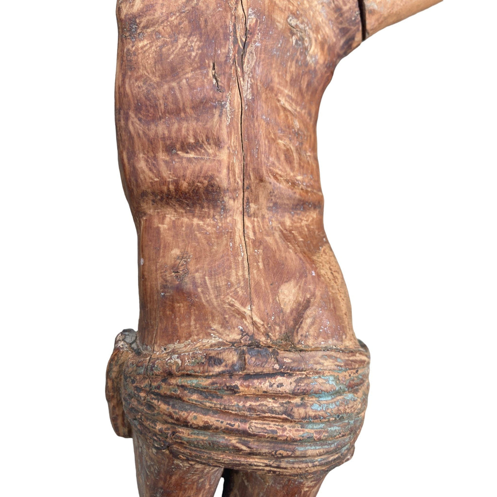 Grand Christ ancien en bois sculpté