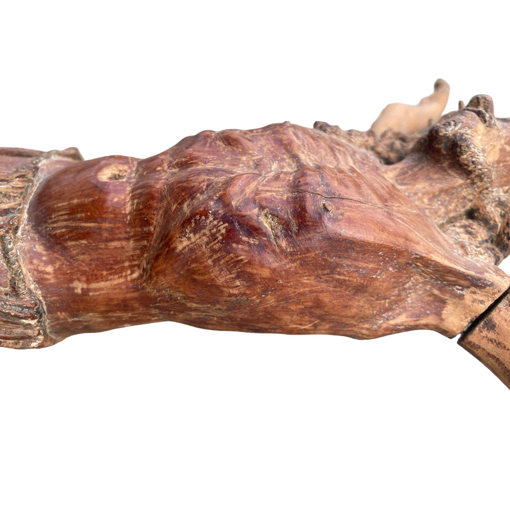 Grand Christ ancien en bois sculpté