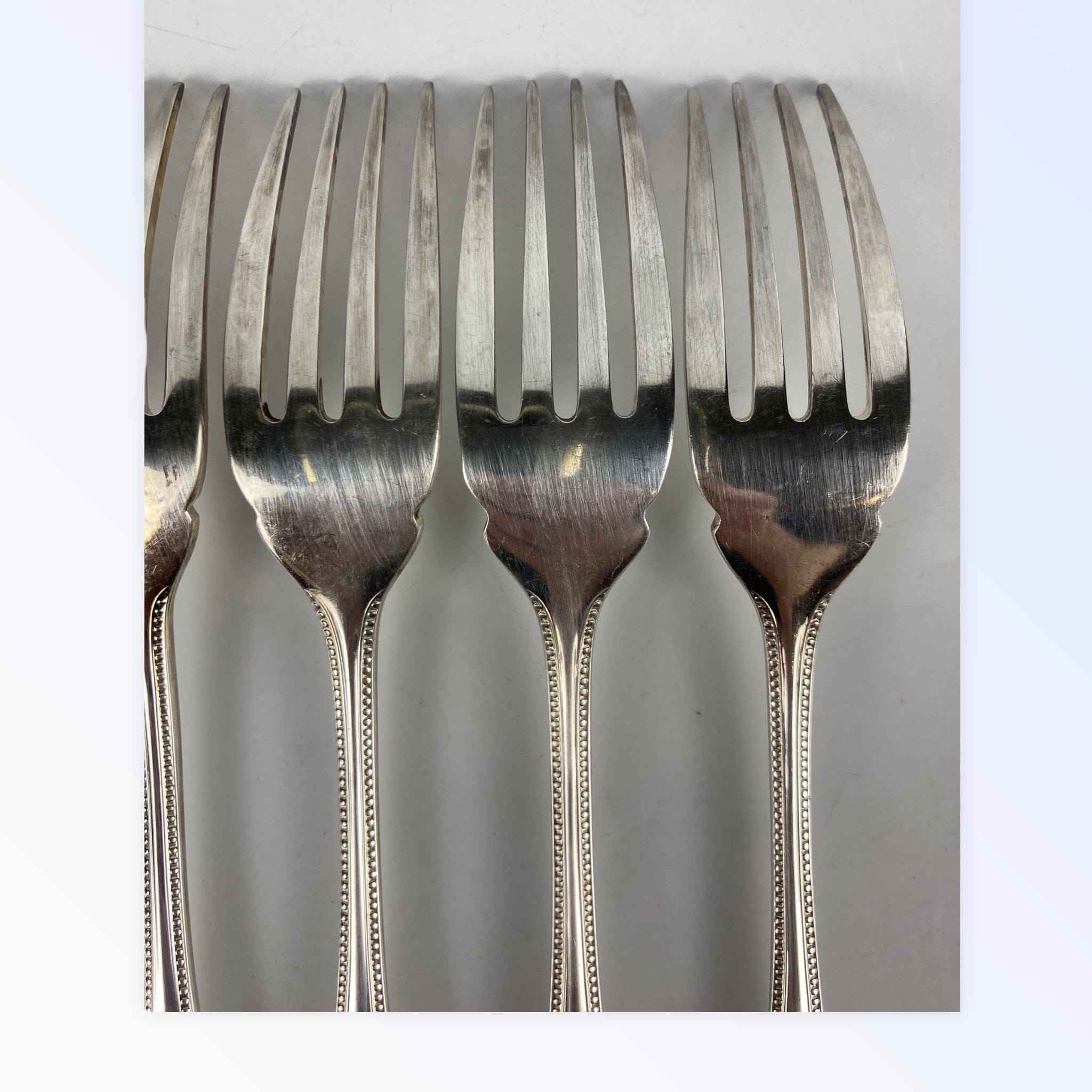 Maison Christofle 9 fourchettes à poisson modèle perle