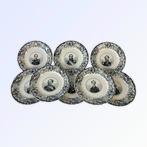 8 assiettes les "Souverains d' Europe" Choisy le Roi XIXe.