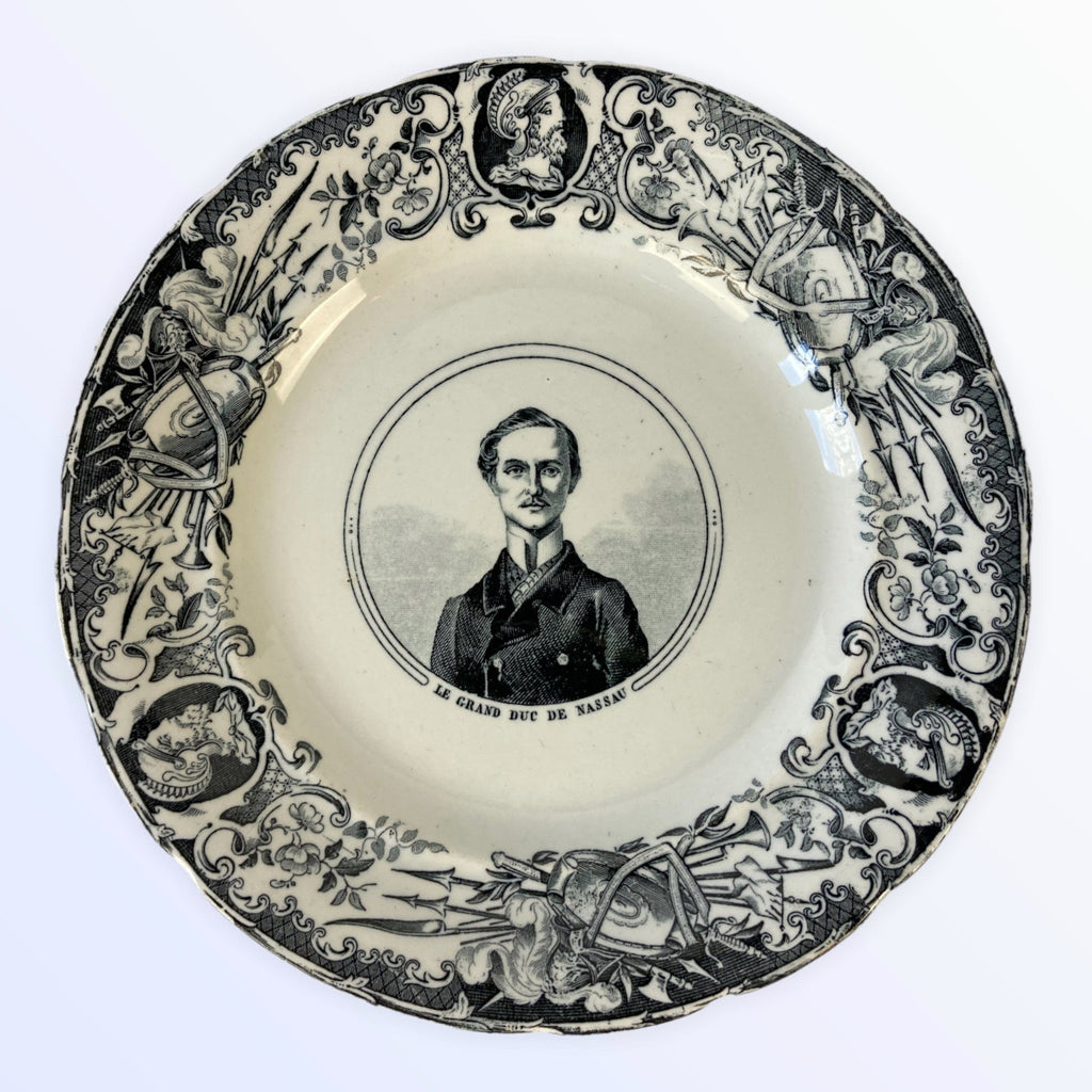 8 assiettes les "Souverains d' Europe" Choisy le Roi XIXe.