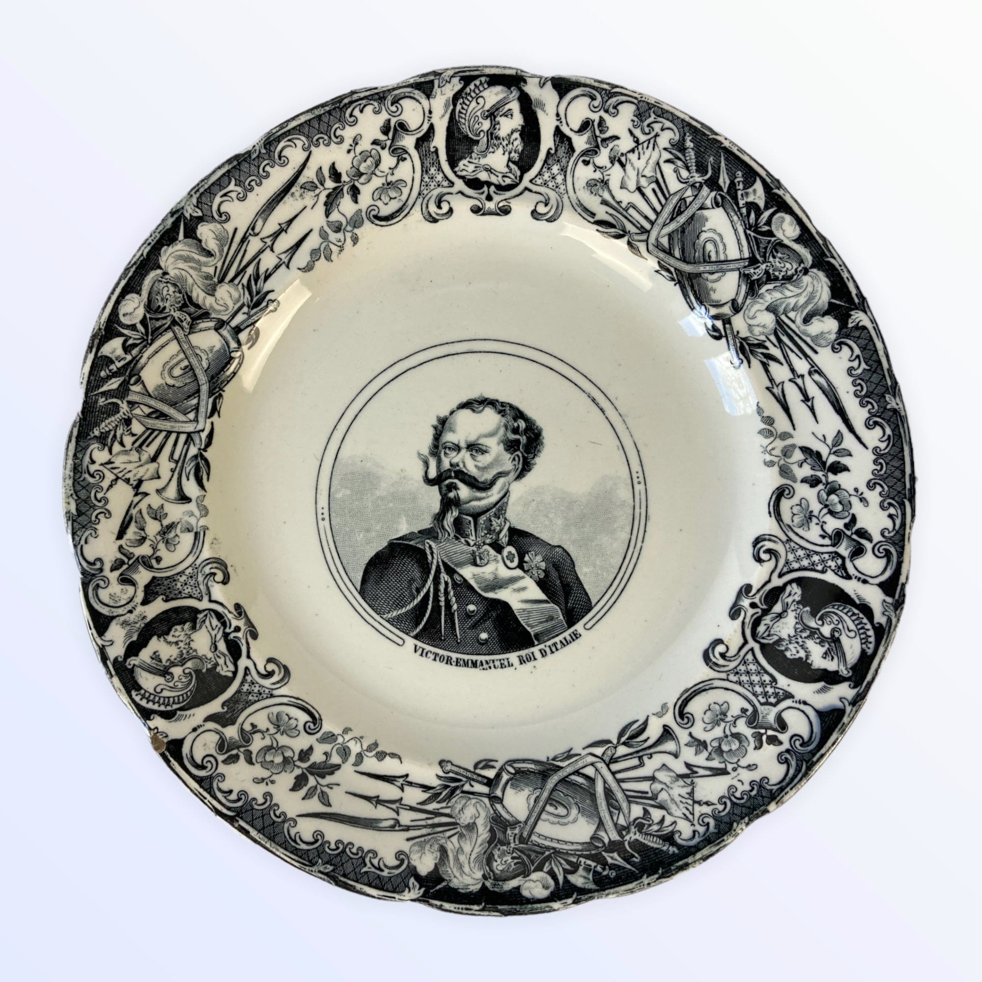 8 assiettes les "Souverains d' Europe" Choisy le Roi XIXe.