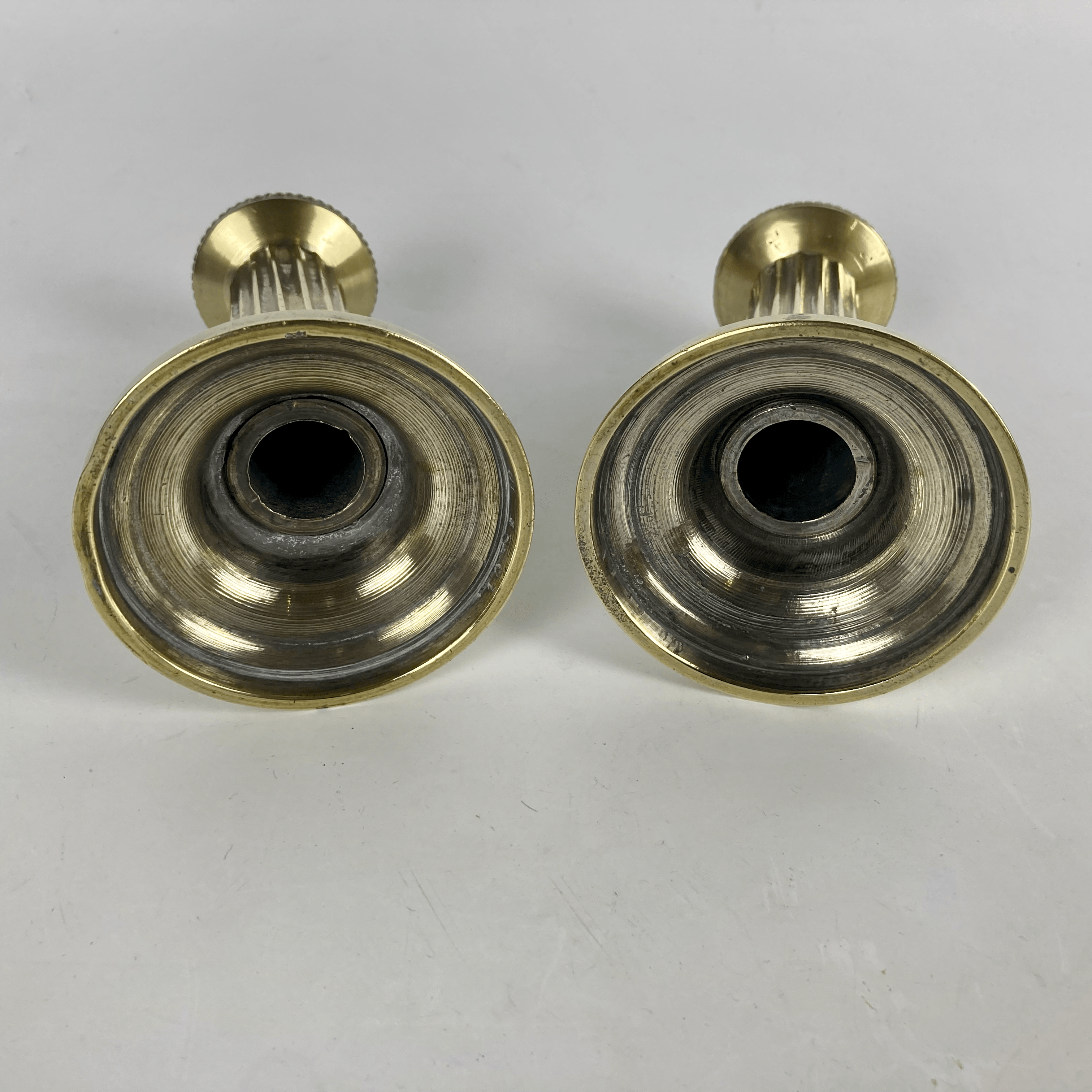 Paire de bougeoirs de voyage XVIII ème en bronze de st. LXVI 