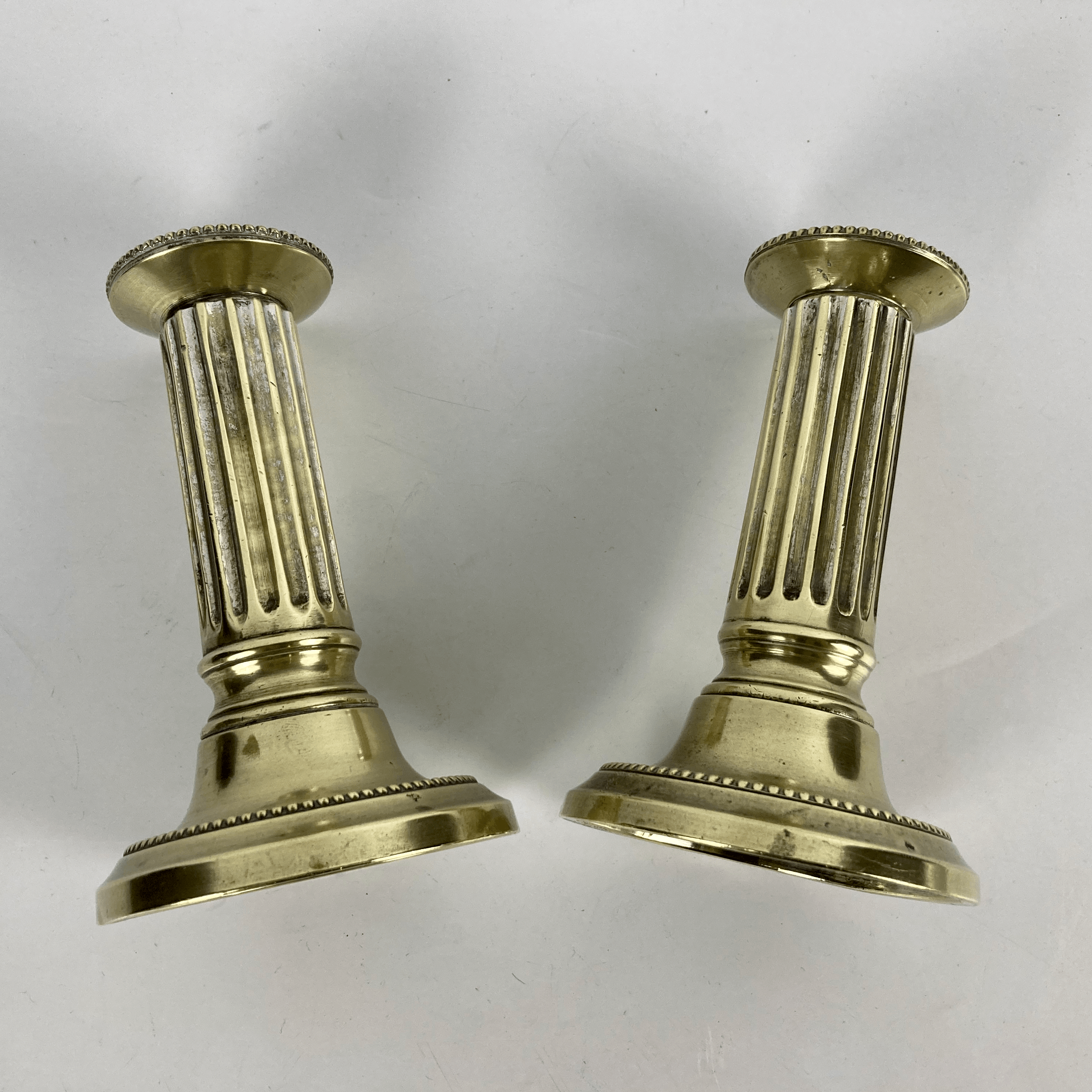 Paire de bougeoirs de voyage XVIII ème en bronze de st. LXVI 