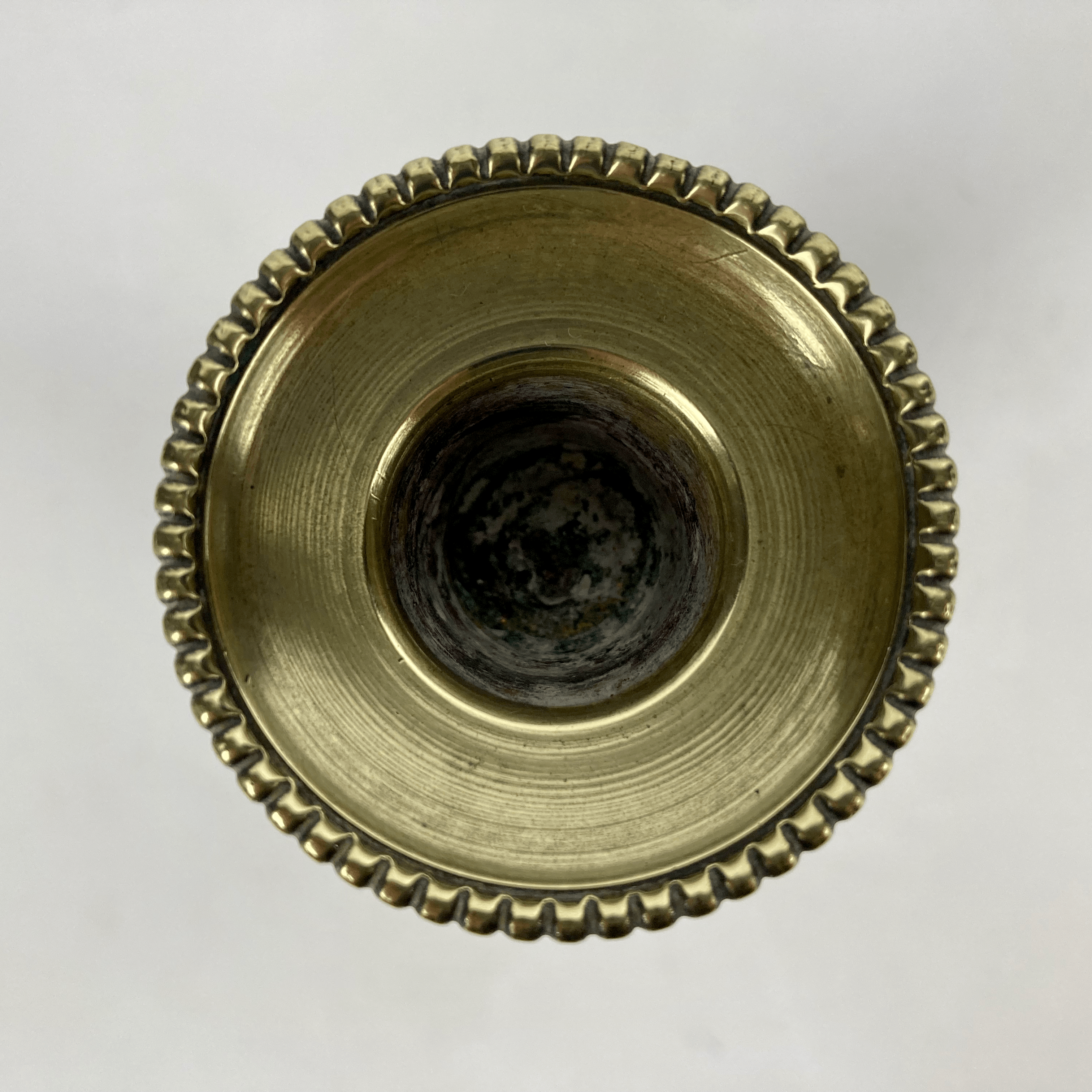 Paire de bougeoirs de voyage XVIII ème en bronze de st. LXVI 