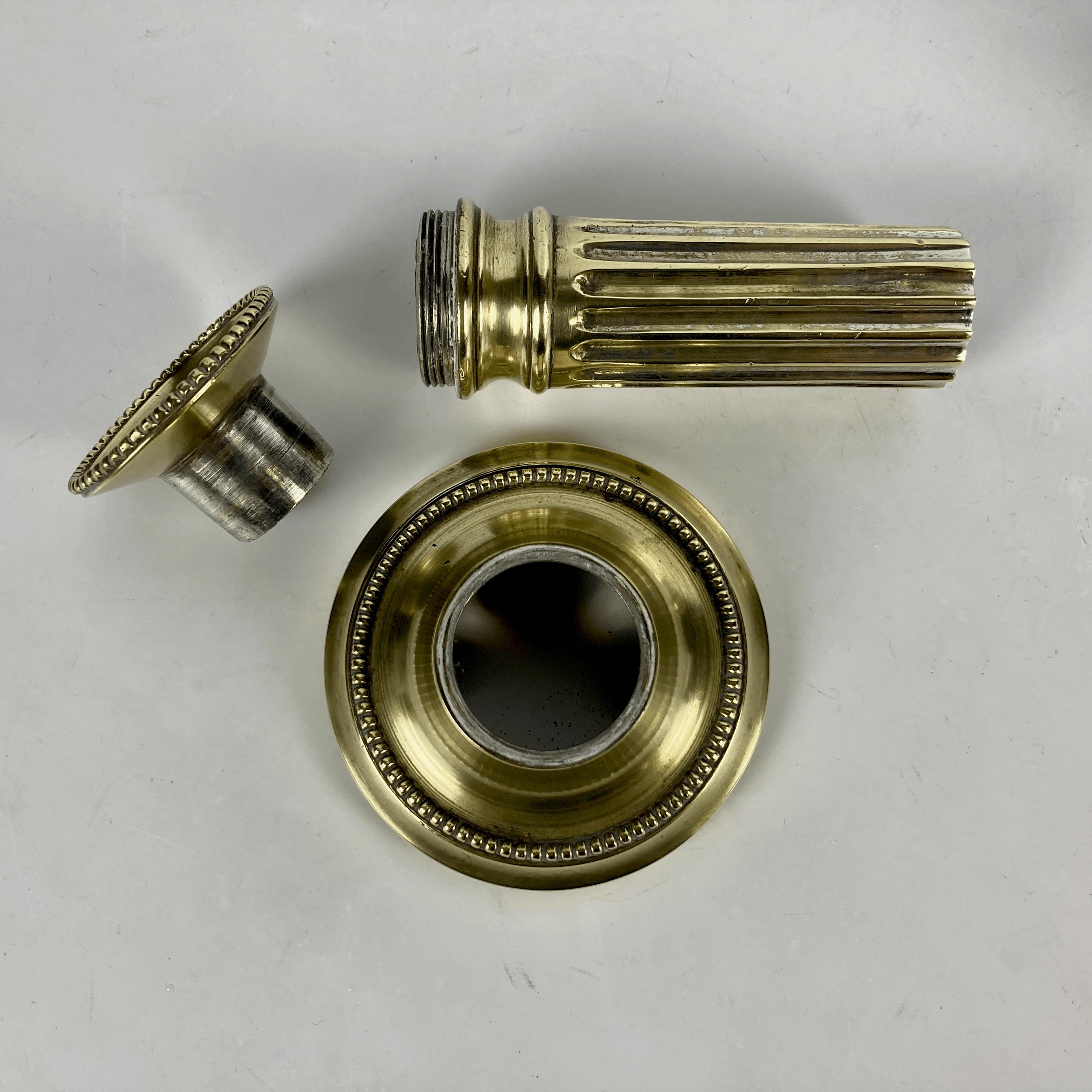 Paire de bougeoirs de voyage XVIII ème en bronze de st. LXVI 