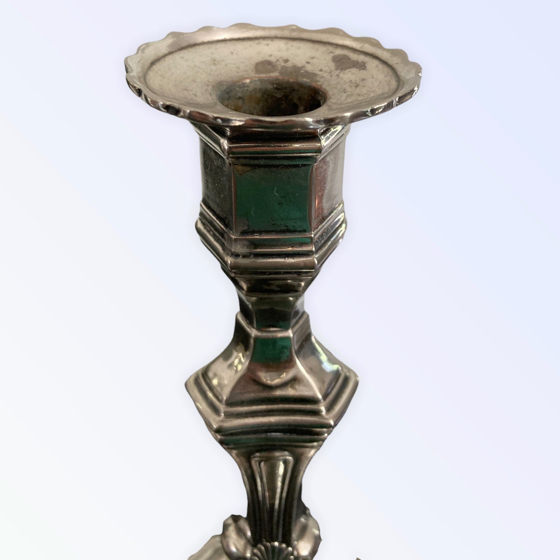 Paire de bougeoirs style Régence fin XIXe métal argenté