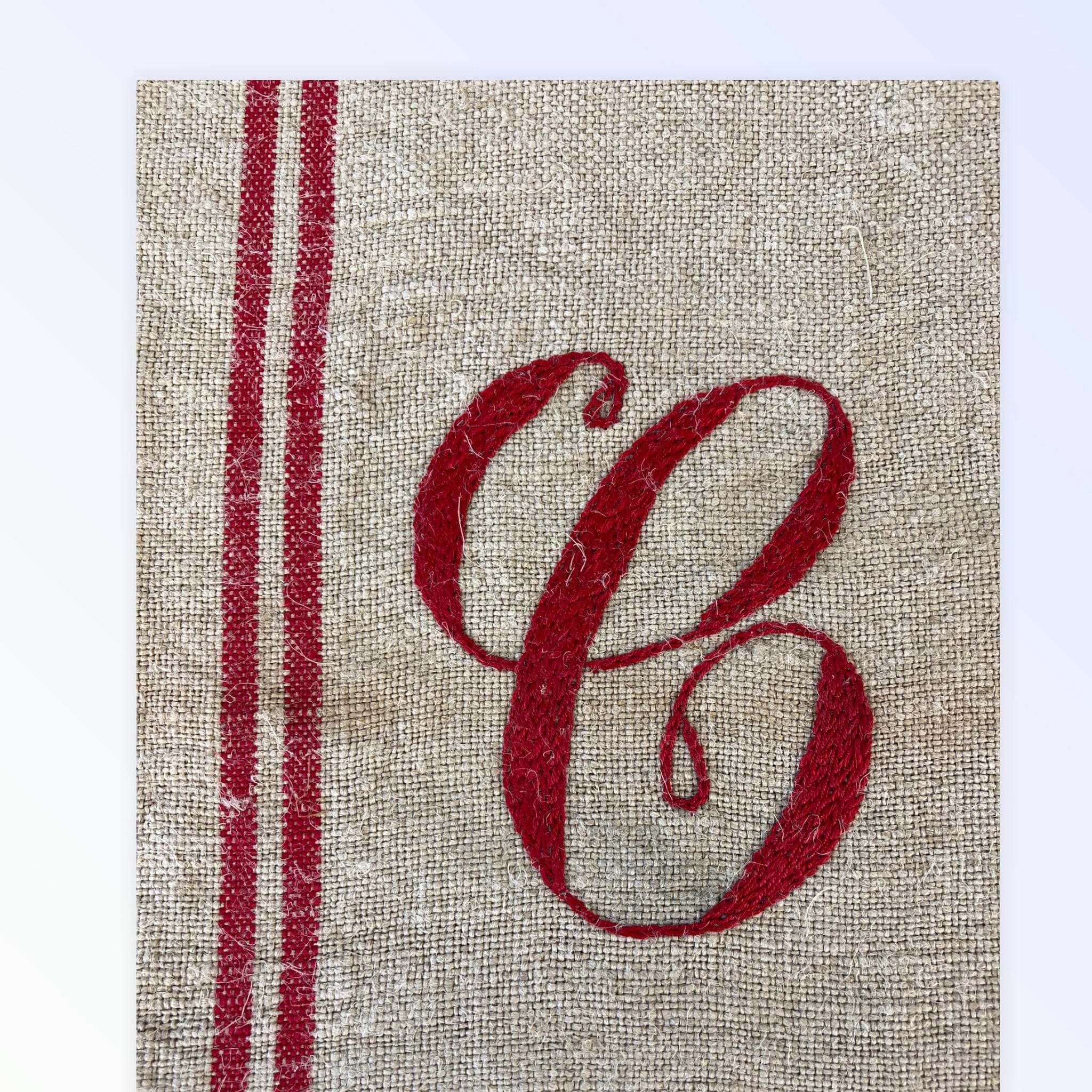 Torchon ancien chanvre naturel à liteaux rouges et grande initiale